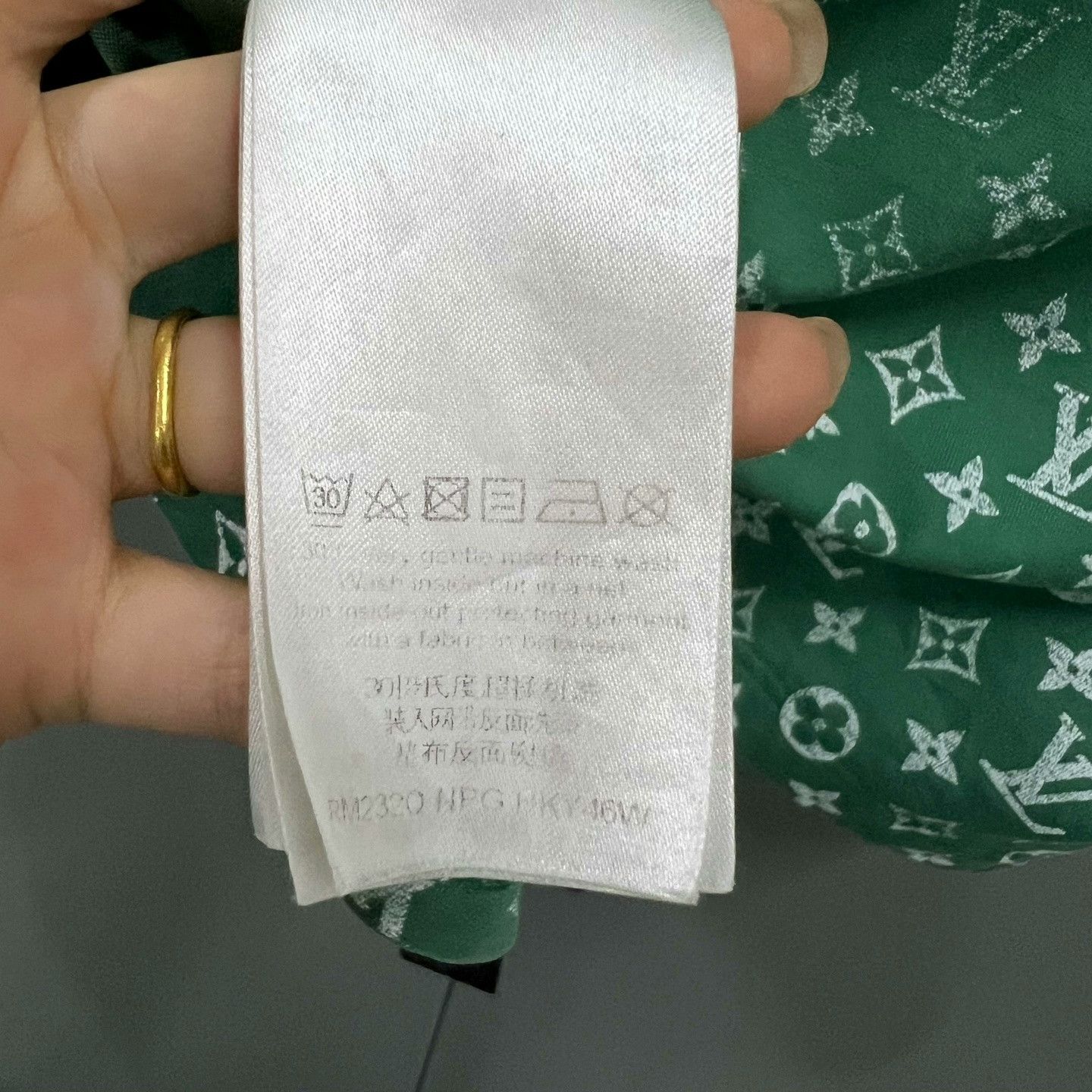 Louis Vuitton Louis Vuitton Gradient Monogram Print Short Sleeve Size US XL / EU 56 / 4 - 4 Thumbnail