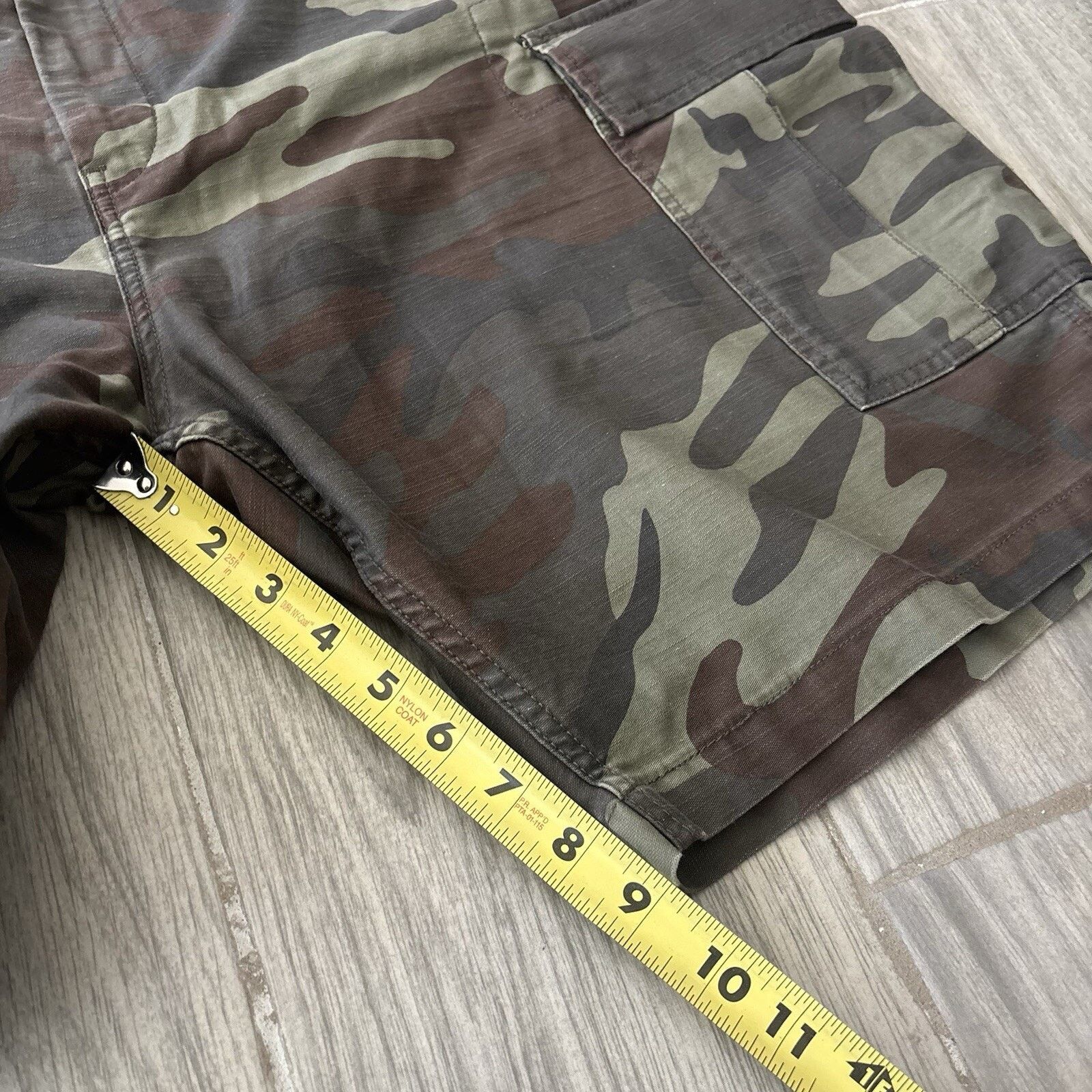 Levi's Levi’s Carrier Cargo Camo 9” Shorts Men’s 42 Dark Phalarope Size US 42 / EU 58 - 12 Thumbnail