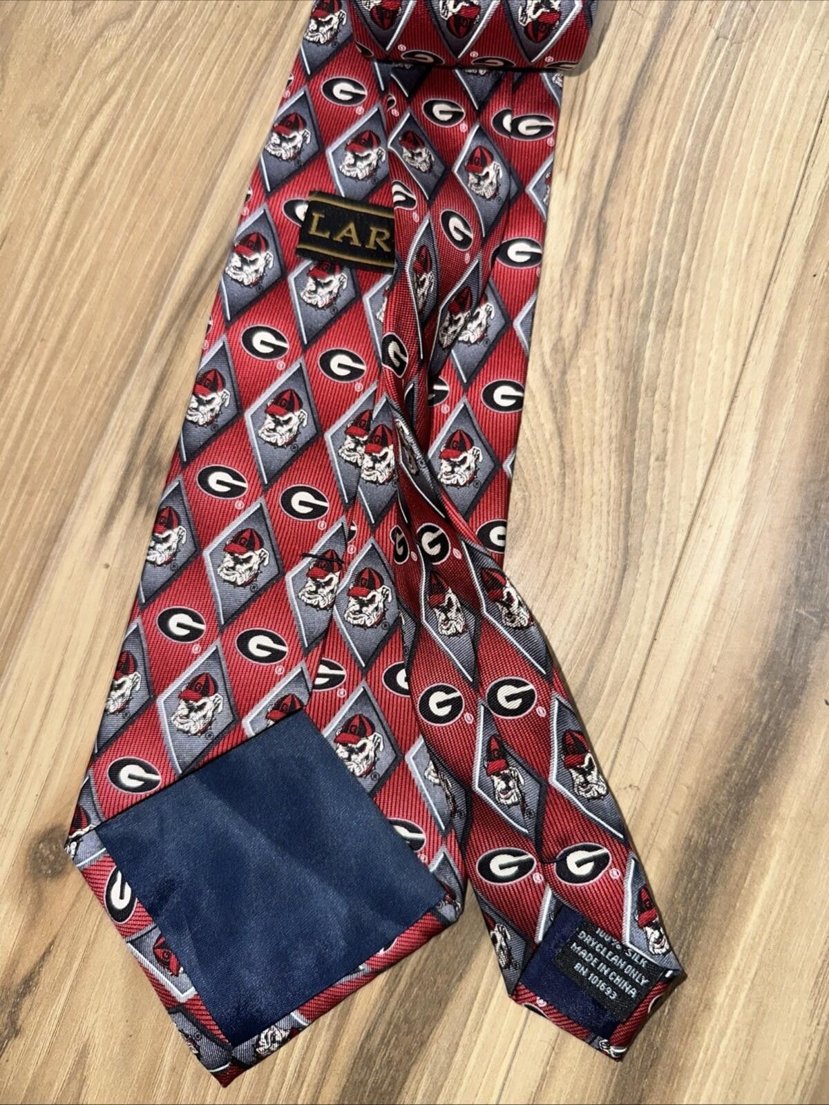 Asger Juel Larsen Georgia Bulldogs Red Black 100% Silk Collegiate Necktie NCAA Size ONE SIZE - 2 Thumbnail