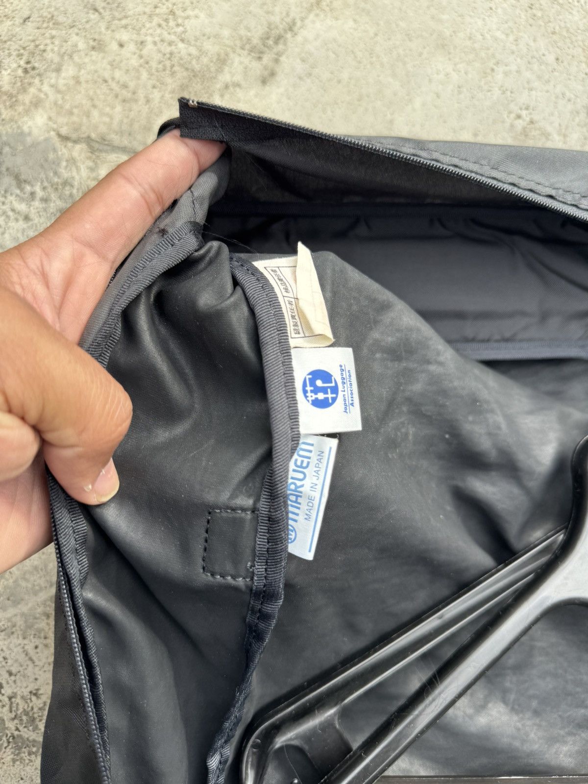 Issey Miyake Rare Beatiful Issey Miyake Design Studio Travel Garment Bag Size ONE SIZE - 8 Thumbnail