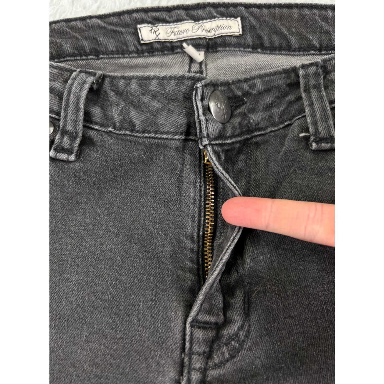 Urban Outfitters BDG Urban Outfitters Jeans Womens 24 Black Denim Flared Distressed 22x30 Jeans Size 42" / US 20 - 5 Thumbnail
