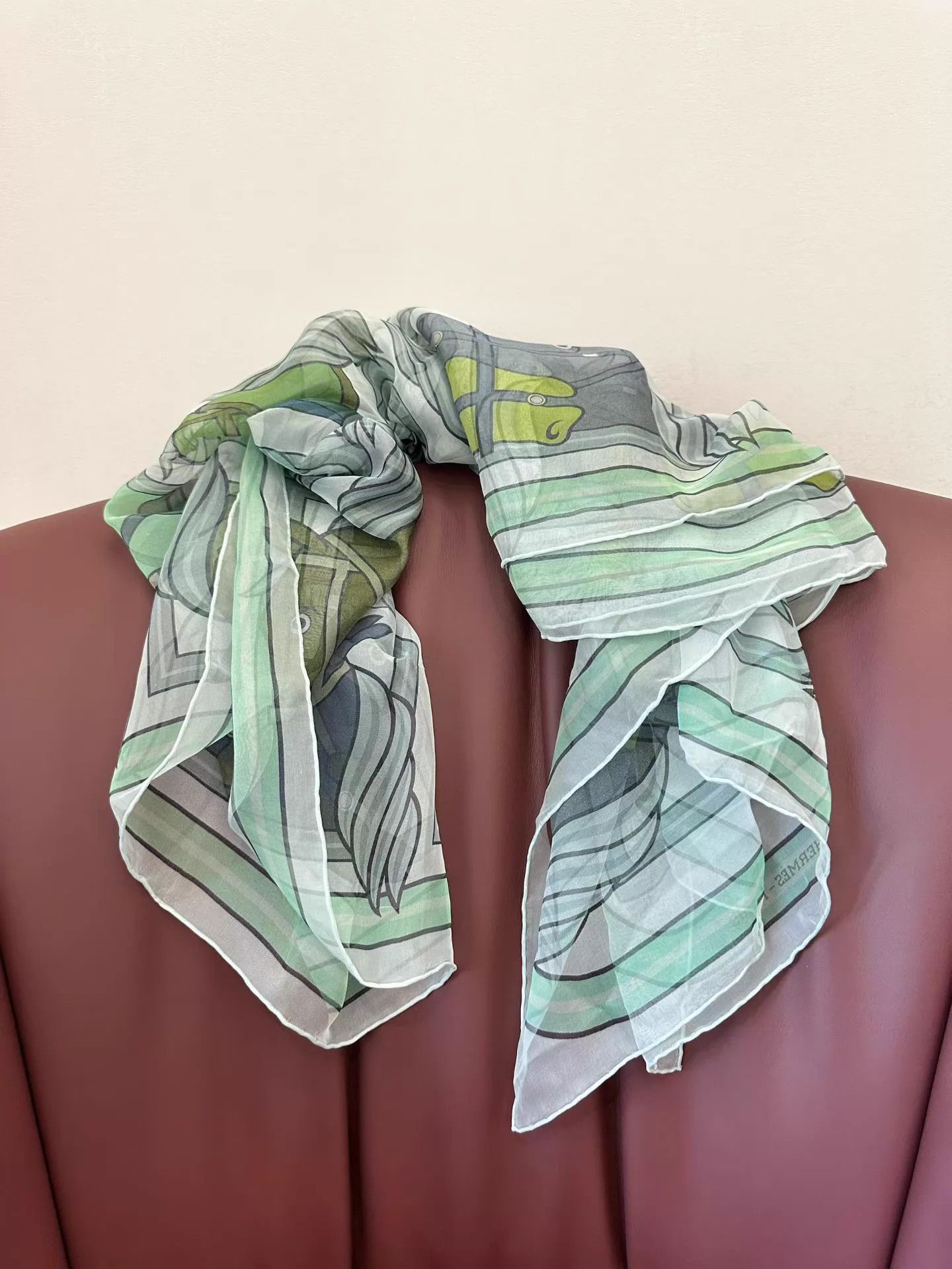 Hermes Hermès 1-sided Mulberry Silk Scarf 180x66 AE868 Size ONE SIZE - 4 Thumbnail