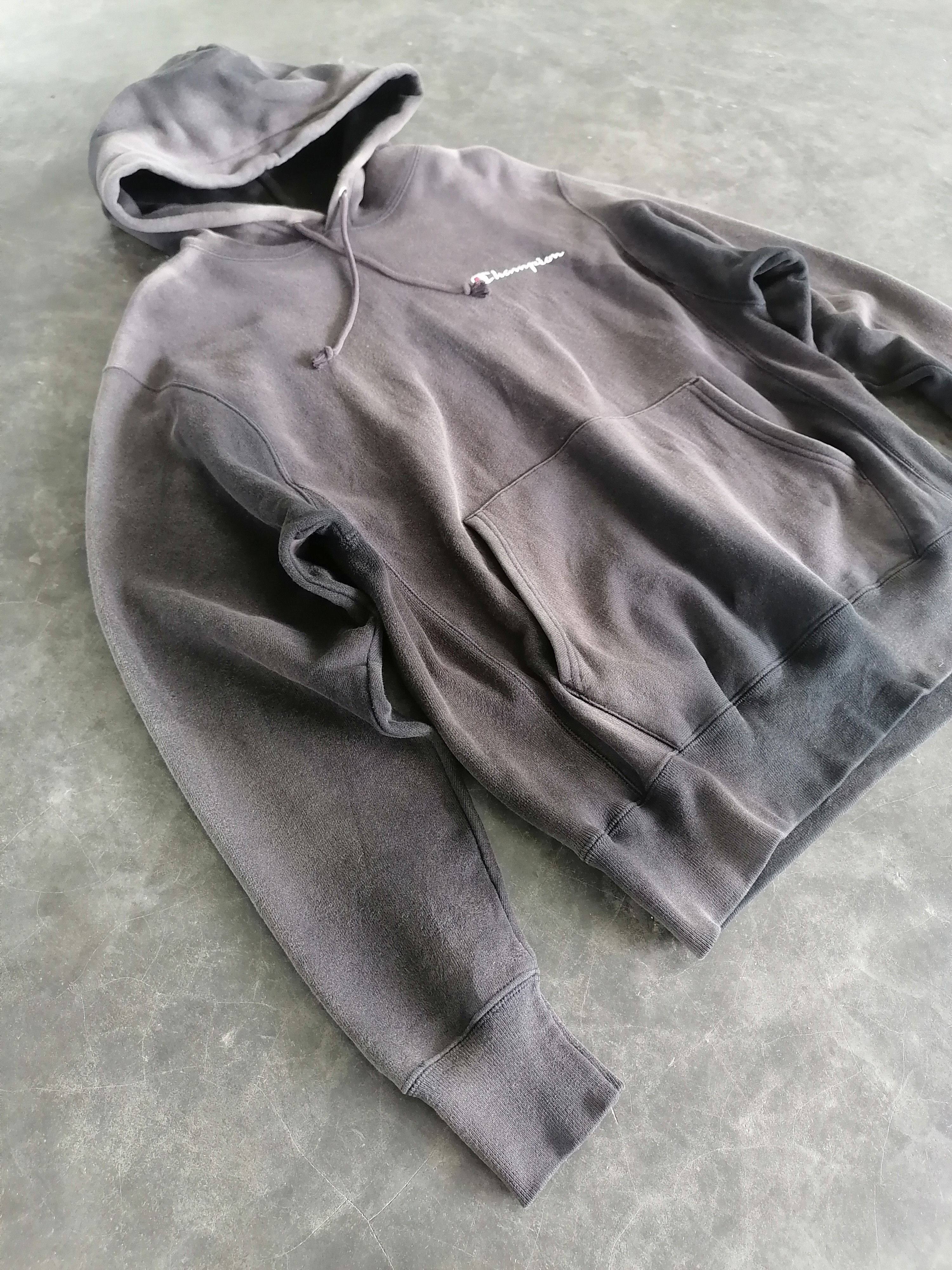 Vintage Trashed Faded 90s Champion Reverse Weave Hoodies Size US M / EU 48-50 / 2 - 3 Thumbnail
