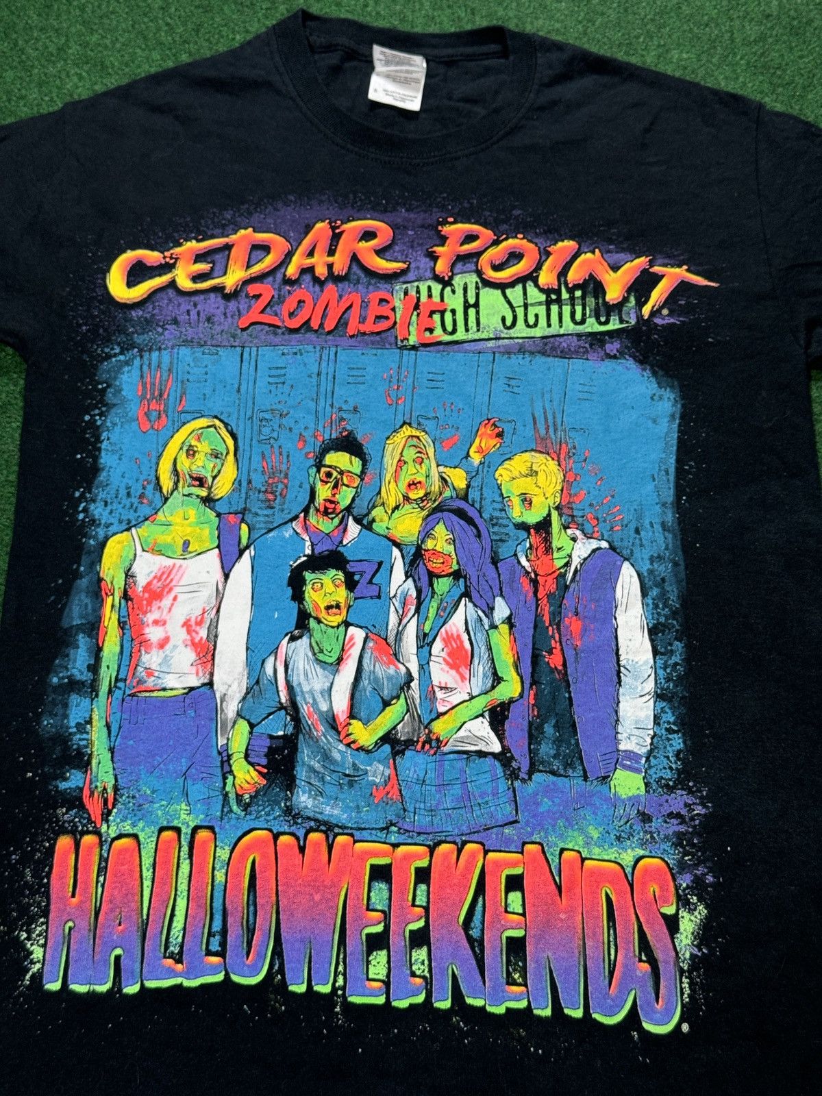 Gildan Cedar Point Halloweekend Halloween Zombie School T Shirt Size US S / EU 44-46 / 1 - 2 Thumbnail