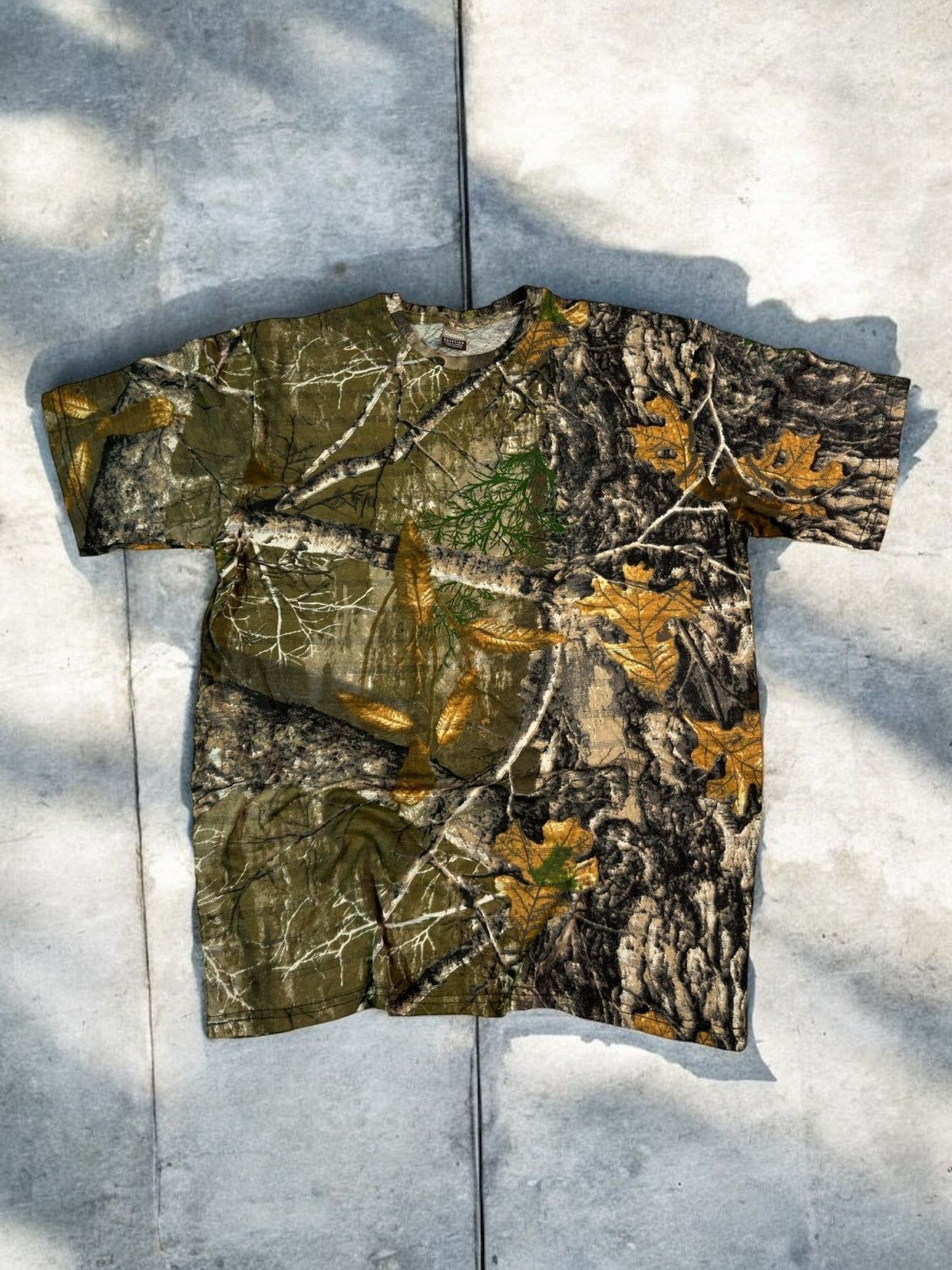 Japanese Brand × Realtree Vintage Realtree tee mossy oaks y2k camo swag drip skater Size US XL / EU 56 / 4 - 1 Thumbnail