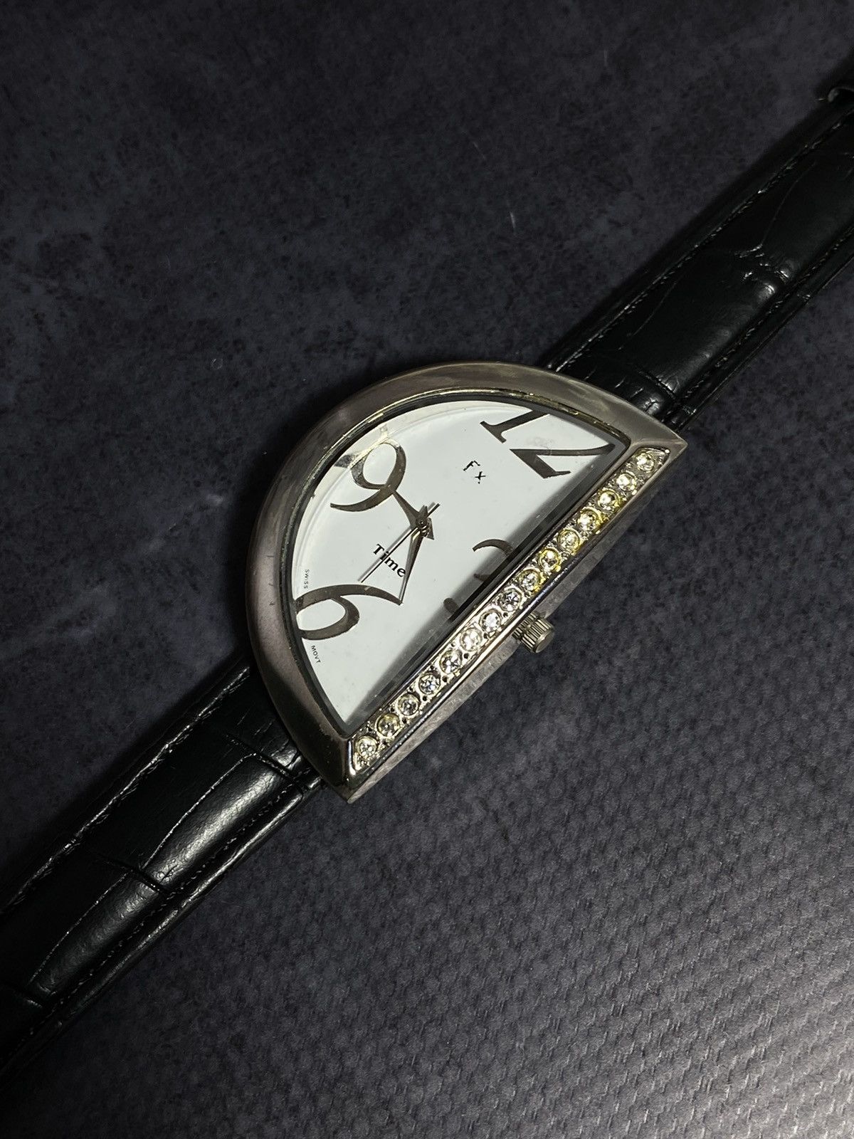 Japanese Brand Asymmetrical watches with crystals, Japanese brand Size ONE SIZE - 7 Thumbnail