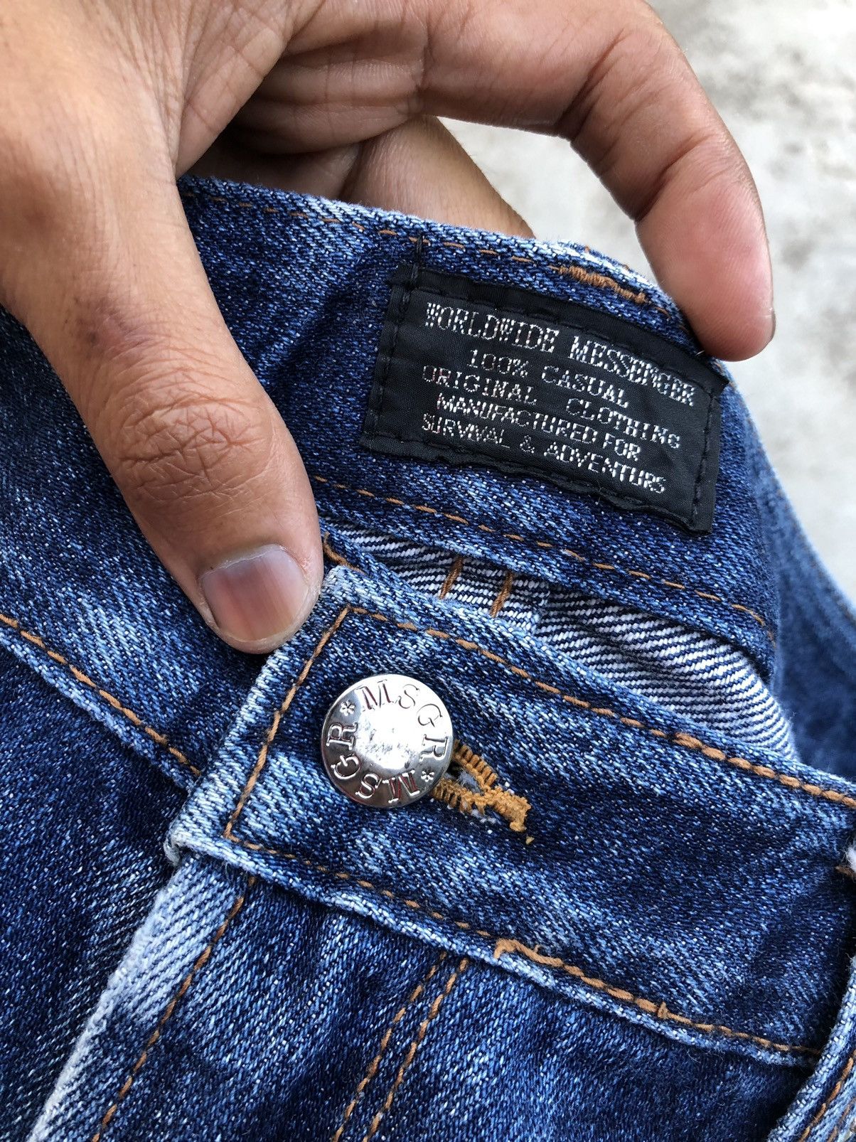 Other BUCKLE BACK MSGR DISTRESSED DENIM Size US 33 - 3 Thumbnail