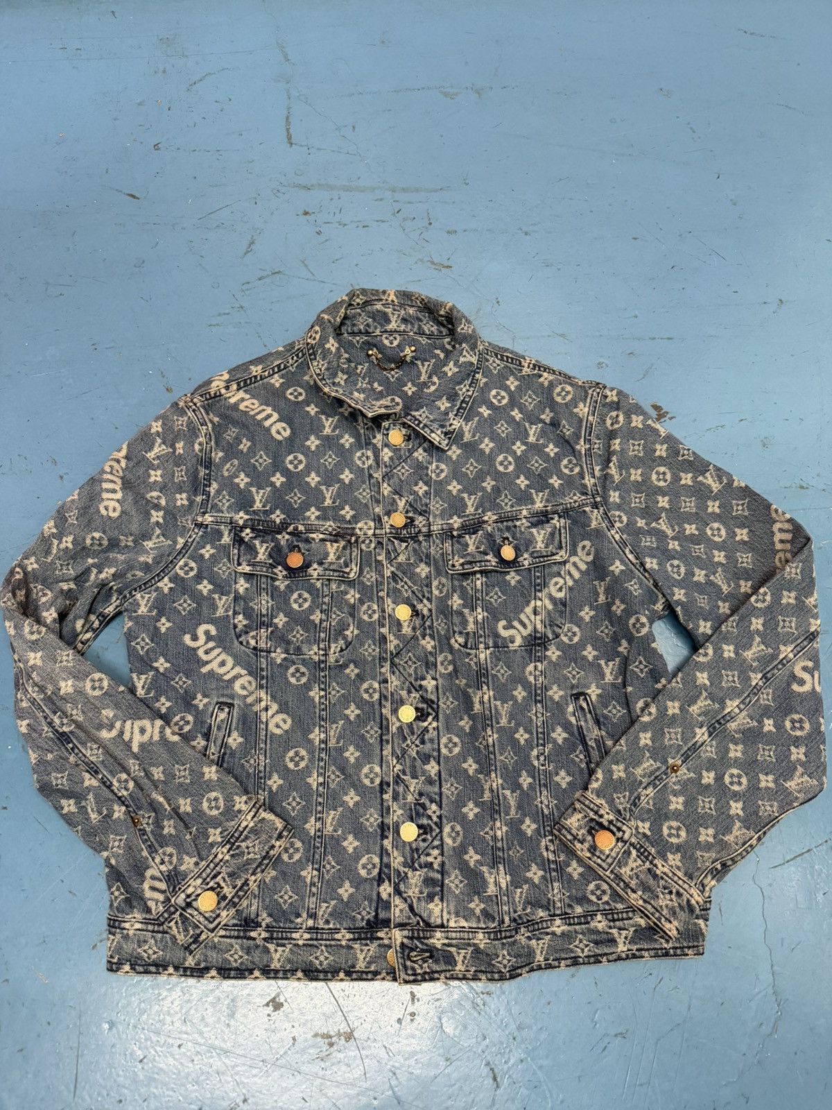 Louis Vuitton × Supreme LOUIS VUITTON X SUPREME DENIM JACKET Size US L / EU 52-54 / 3 - 1 Thumbnail