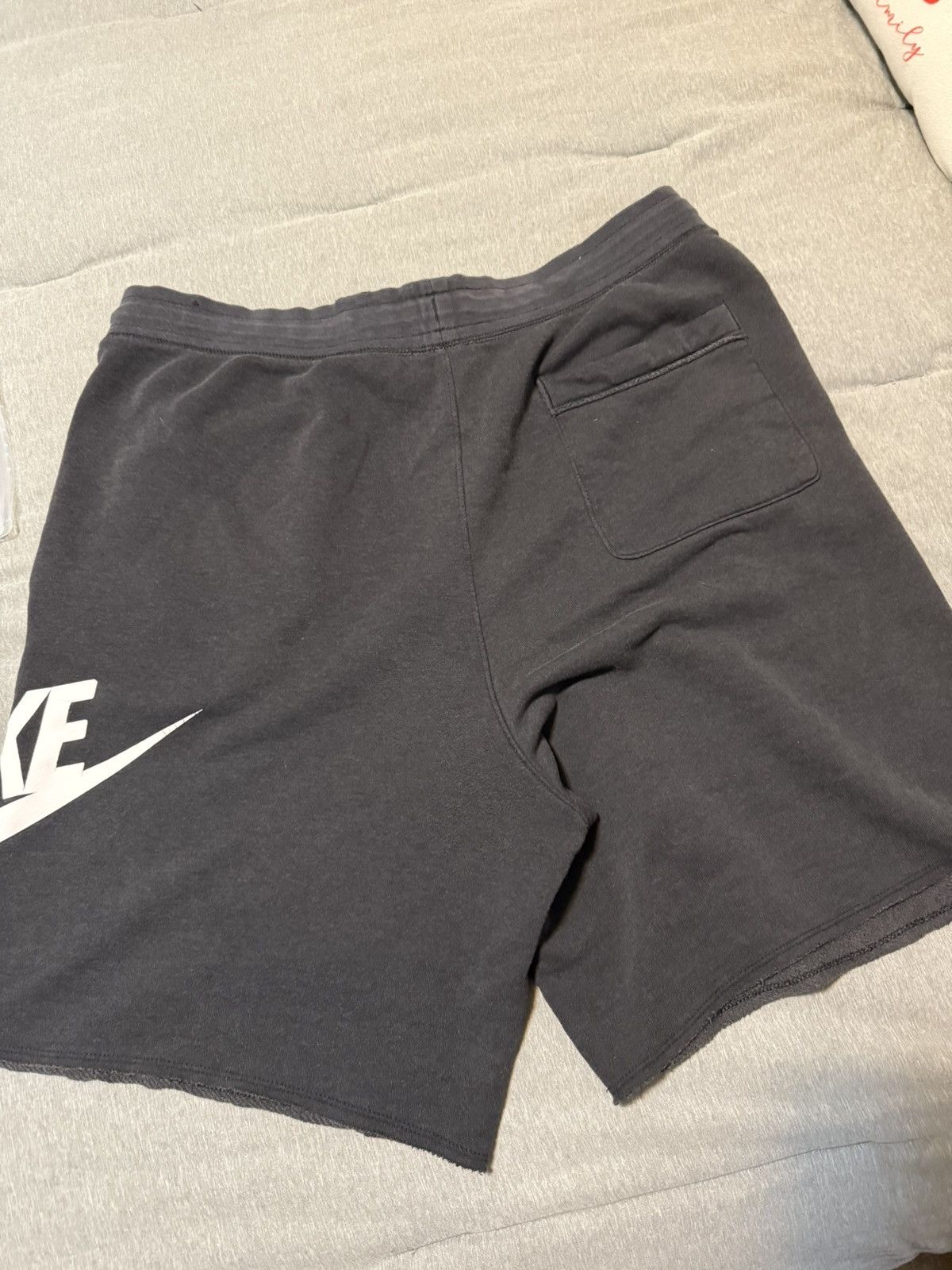 Nike Nike sports shorts size L black worn Size US 32 / EU 48 - 2 Thumbnail
