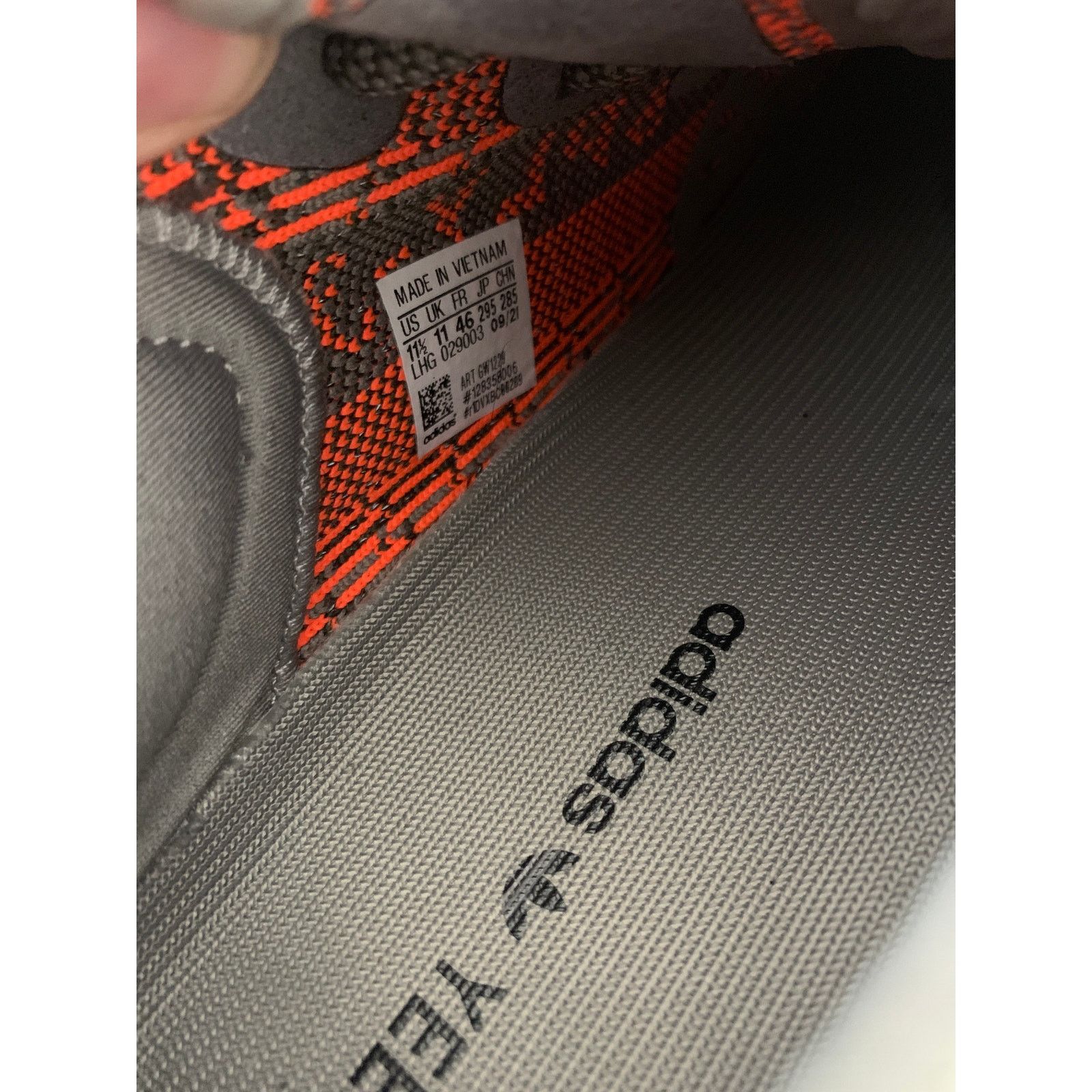 Adidas adidas Yeezy Boost 350 V2 Beluga Reflective Size 11.5 Used Size US 11.5 / EU 44-45 - 7 Thumbnail