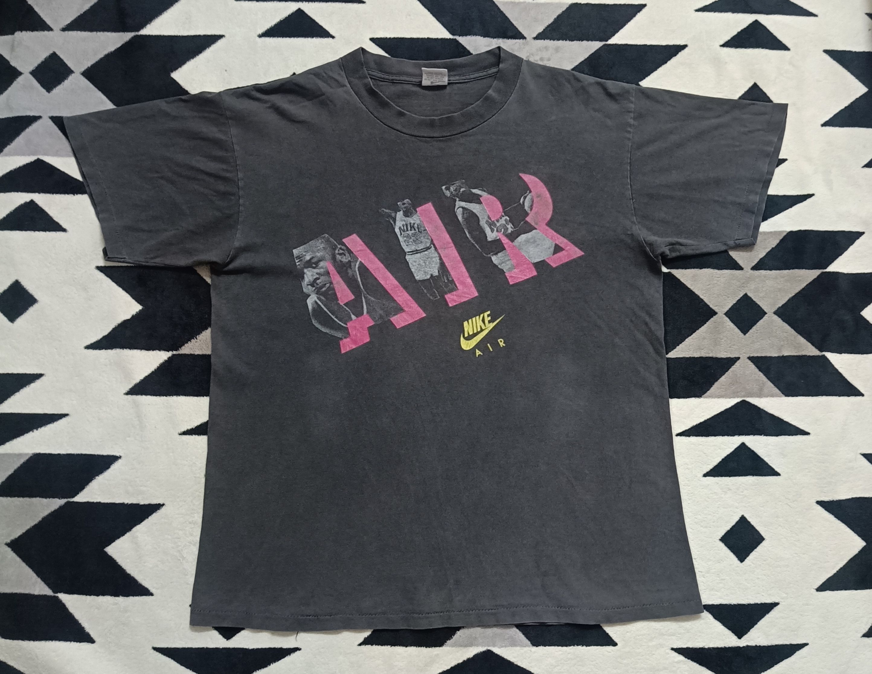 Nike 🔥🔥Rare Vintage 90s Nike Micheal Jordan Sun faded Tee Size US L / EU 52-54 / 3 - 2 Thumbnail