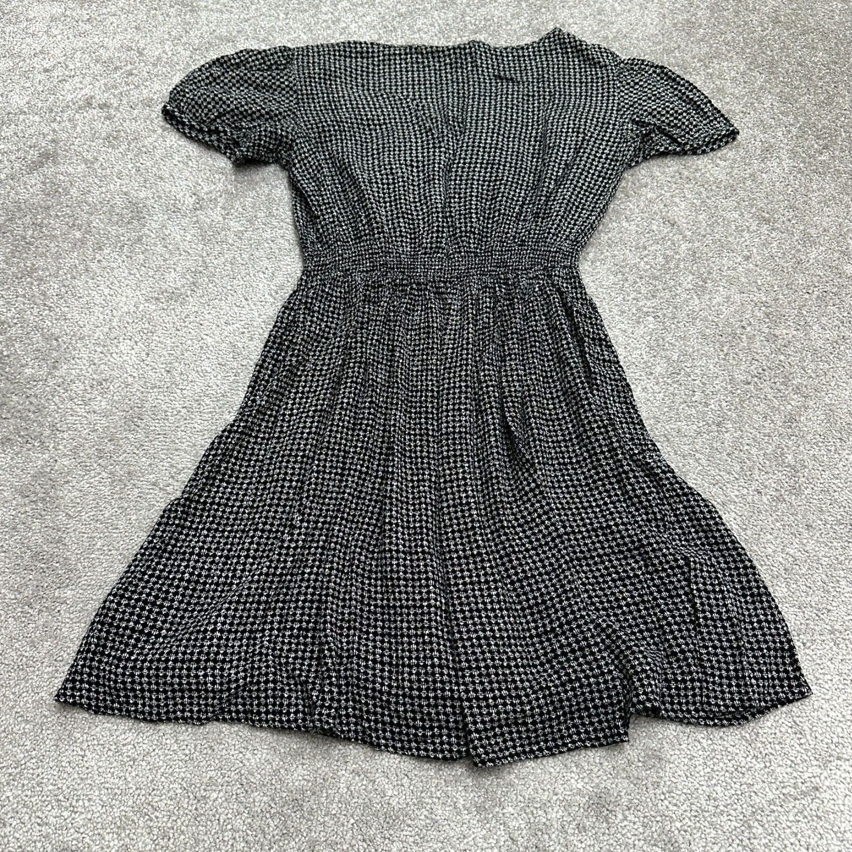 Gap Gap Dress Womens XS A-Line Mini Smocked Check Short Sleeve Casual Black White Knit Rayon Size 26" / US 2 / IT 38 - 2 Thumbnail