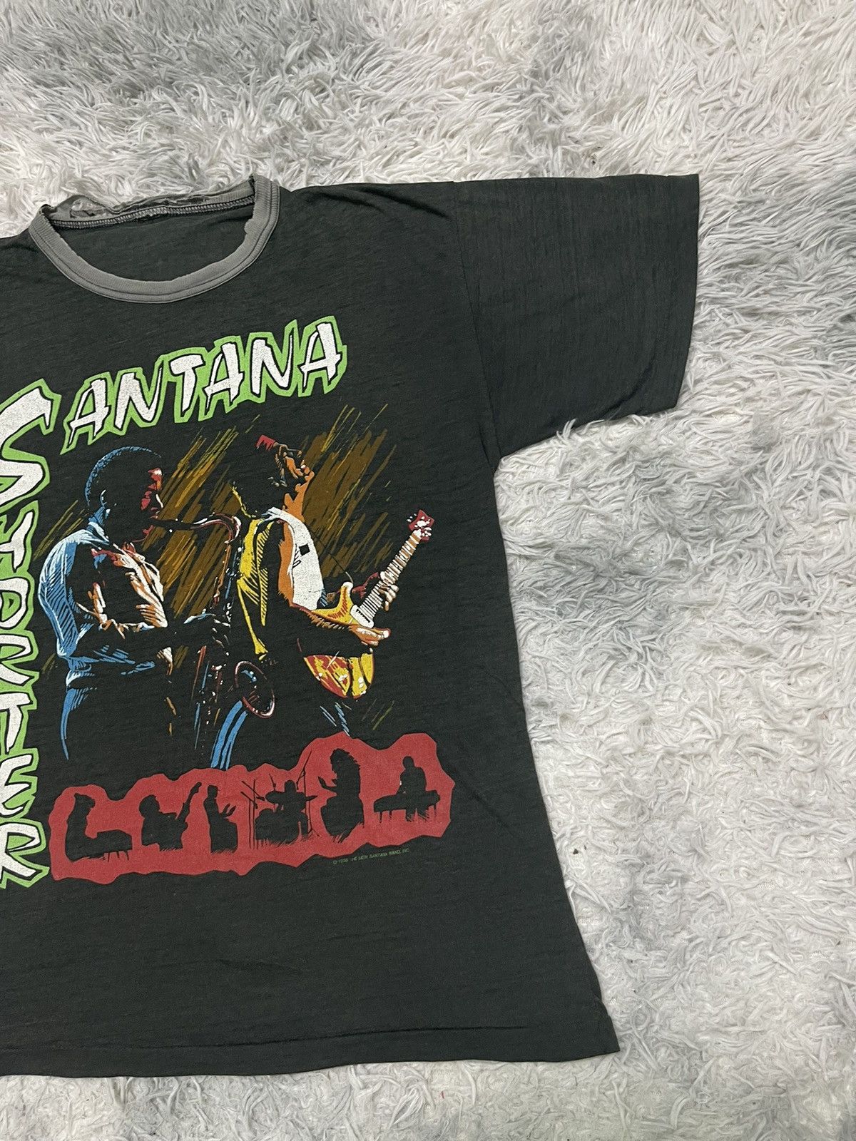 Band Tees VERY RARE 80s SANTANA ROCK TSHIRT DISTRESSED Size US M / EU 48-50 / 2 - 4 Thumbnail