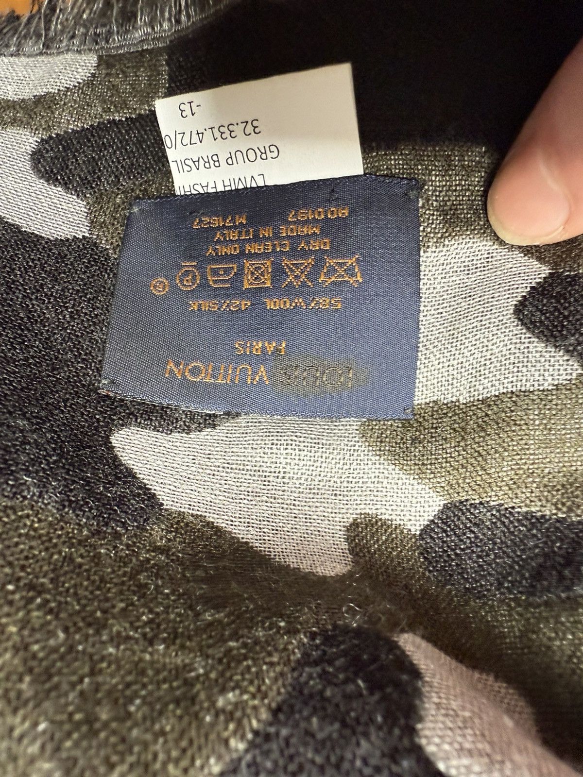 Louis Vuitton A/W19 Reversible Monogram Degradable Camo Scarf (Sample) Size ONE SIZE - 4 Thumbnail