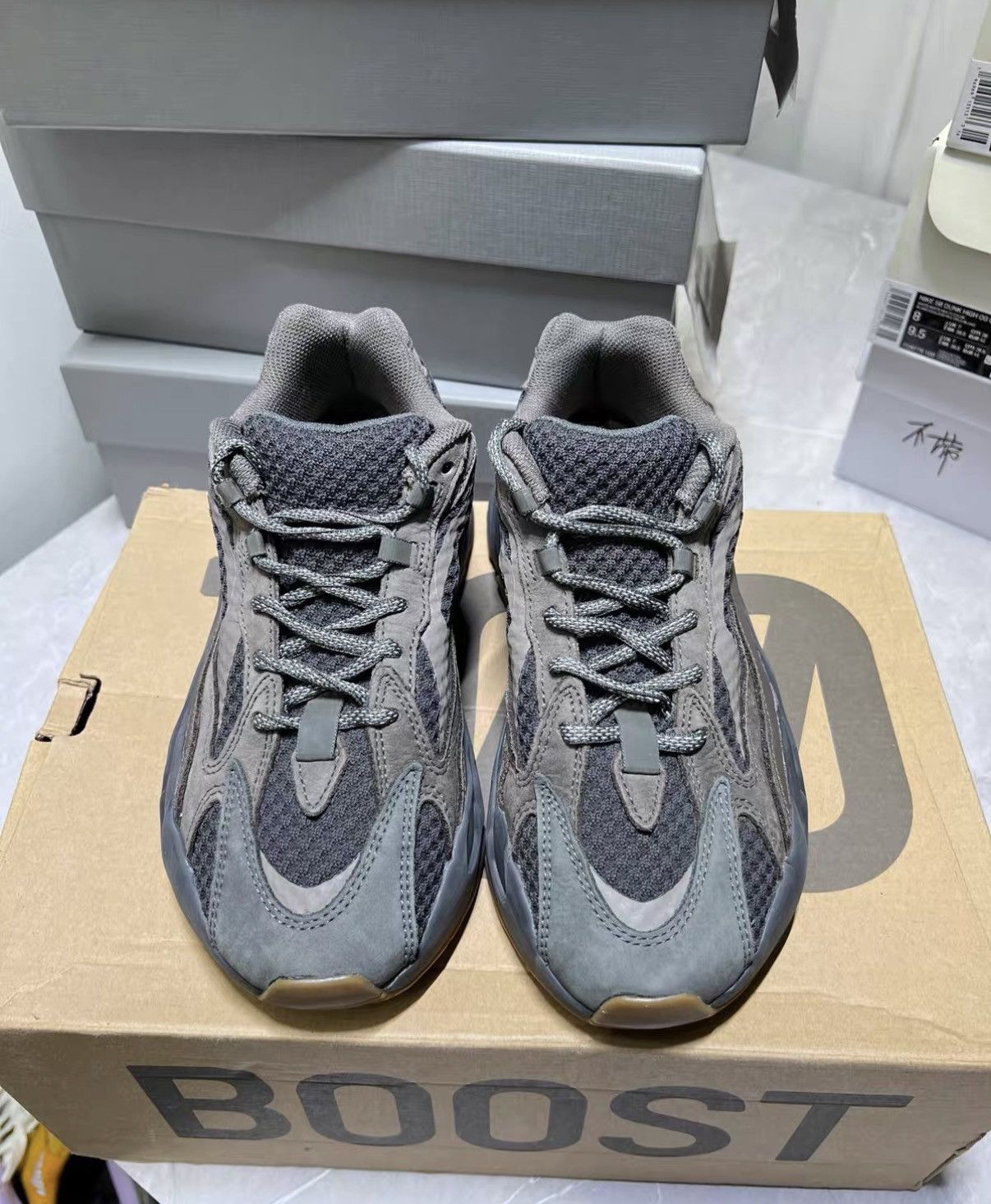 Yeezy Yeezy 700 Crystal Clear J42 Size US 6.5 / IT 36.5 - 4 Thumbnail