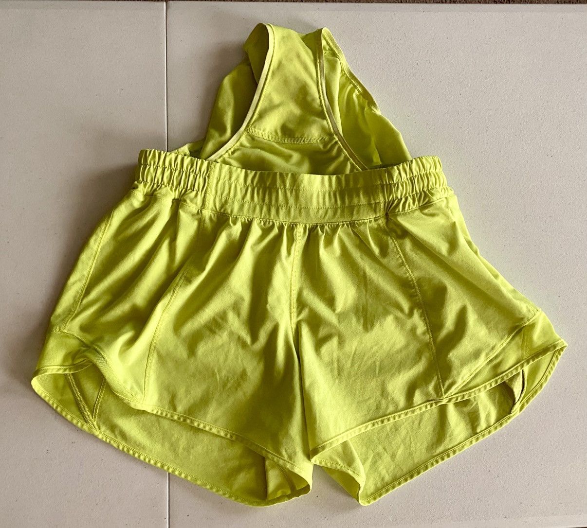 Lululemon Hotty Hot High-Rise Short 4" Lined Highlight Yellow 10 VGC Size 32" / US 10 / IT 46 - 6 Thumbnail