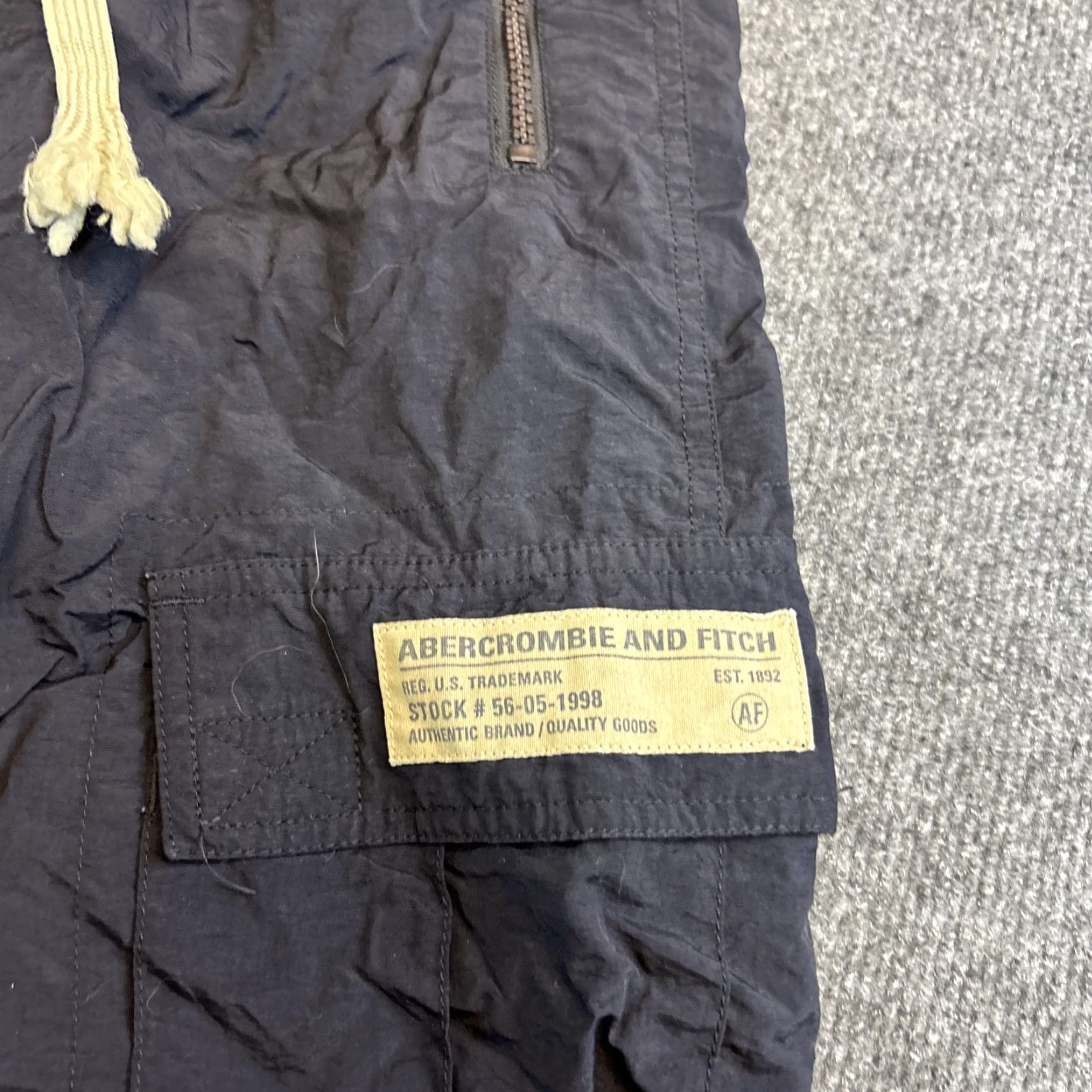Abercrombie & Fitch VINTAGE Abercrombie & Fitch Parachute Track Pants Men’s S Black Pants Mens Small Black Track Pants Vintage Parachute Activewear S Size US 29 - 2 Thumbnail