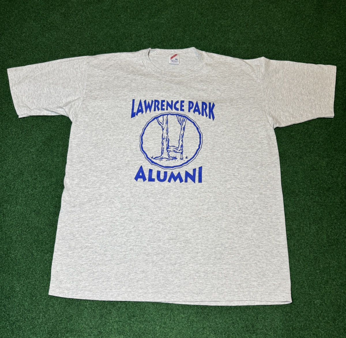 Jerzees × Vintage 90s Lawerence Park Alumni Elbow Tree Park Erie Pa T Shirt Size US XL / EU 56 / 4 - 1 Thumbnail