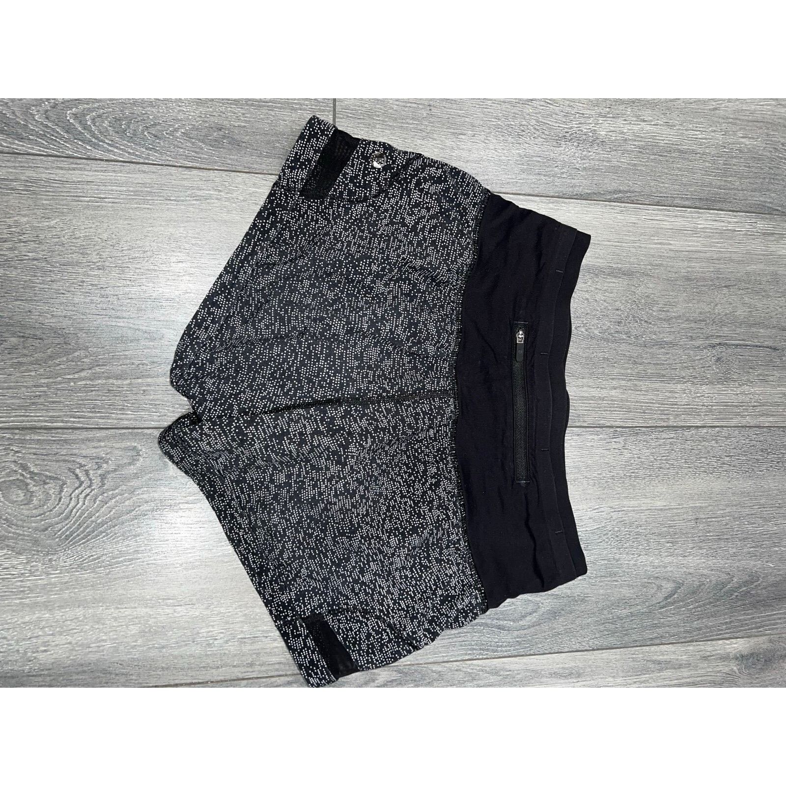 Lululemon Lululemon Lululemon Pace Perfect Short size 2 A000458 Size 26" / US 2 / IT 38 - 6 Thumbnail