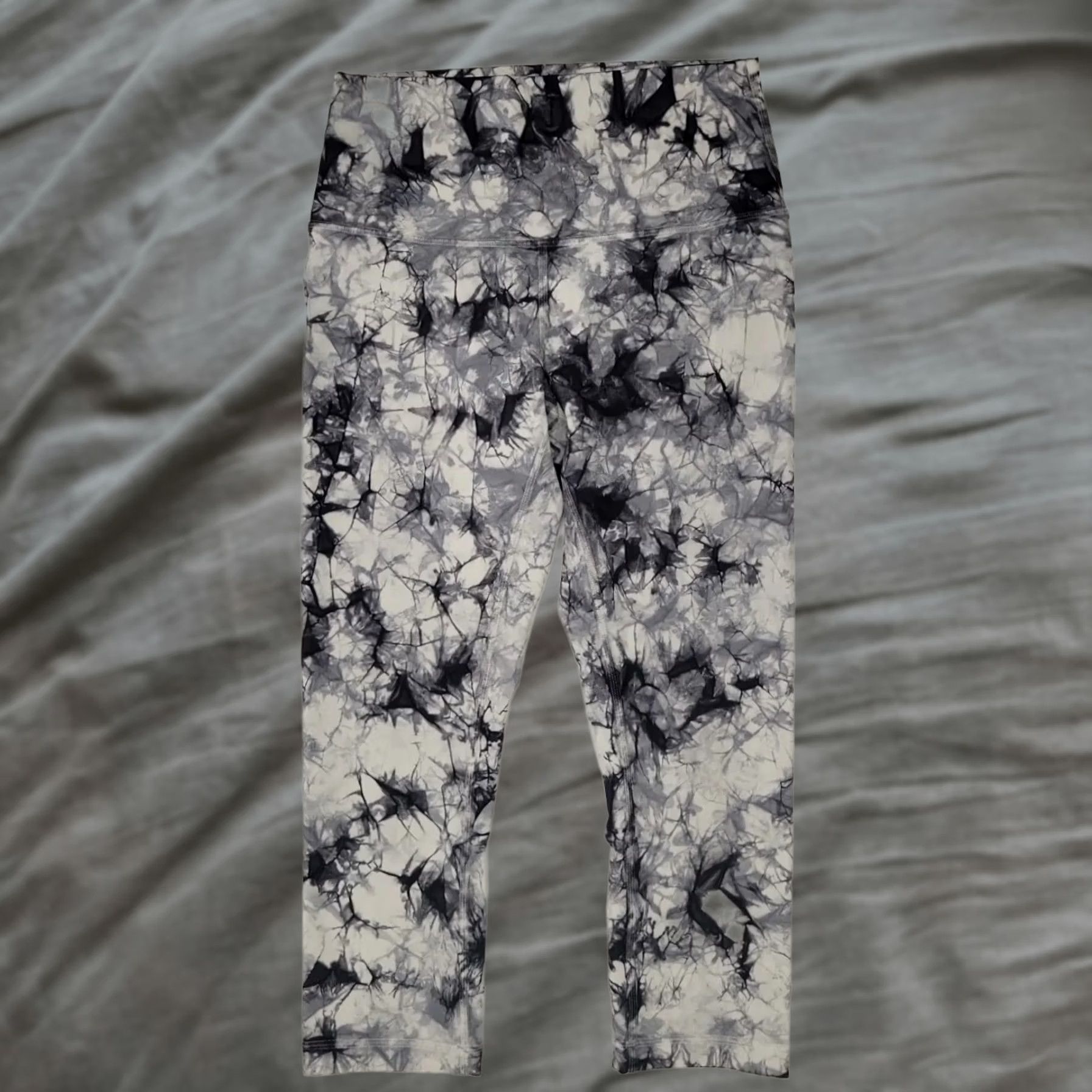 Lululemon Lululemon Wunder Under Hi-Rise Crop Leggings 6 Shibori Antique White Cement Grey Women's Size ONE SIZE - 1 Thumbnail