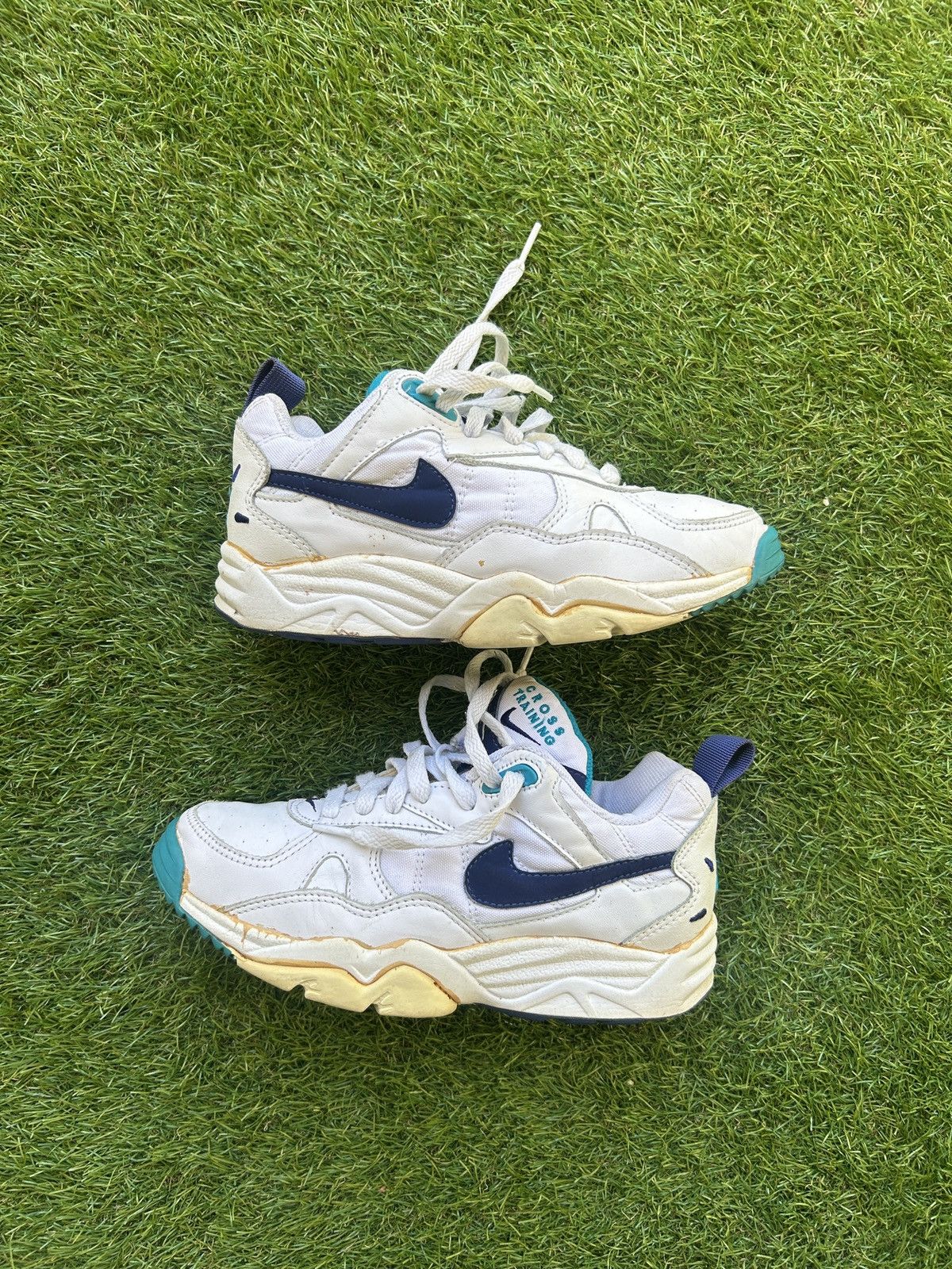 Nike Vintage 1994 Nike Air Cross Training White/Navy/Teal Size US 7 / EU 40 - 1 Thumbnail