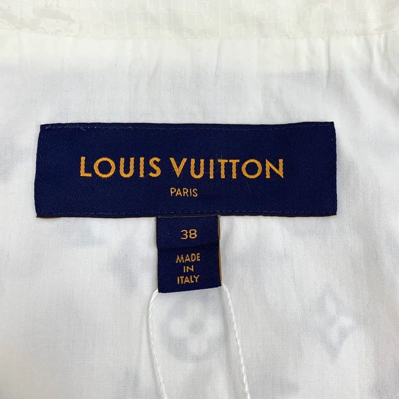 Louis Vuitton Louis Vuitton 23 white logo full-print hooded zippered lon Size XS / US 0-2 / IT 36-38 - 5 Thumbnail