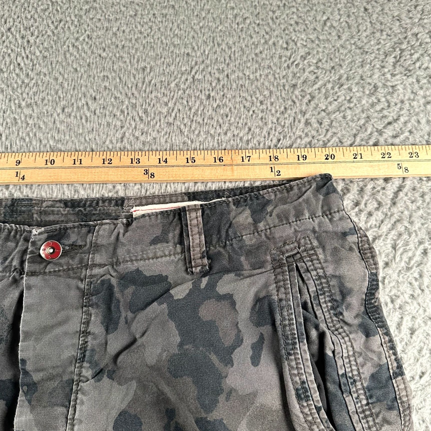 Gap GAP Cargo Shorts Mens 40 Gray Camo 100% Cotton Relaxed Button Fly Size US 40 / EU 56 - 6 Thumbnail