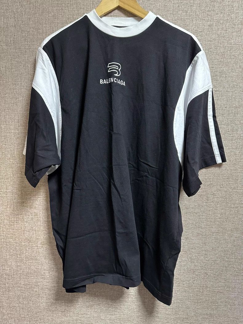 Balenciaga Balenciaga Embroidered Patchwork Short Sleeve T-Shirt Size US S / EU 44-46 / 1 - 1 Thumbnail