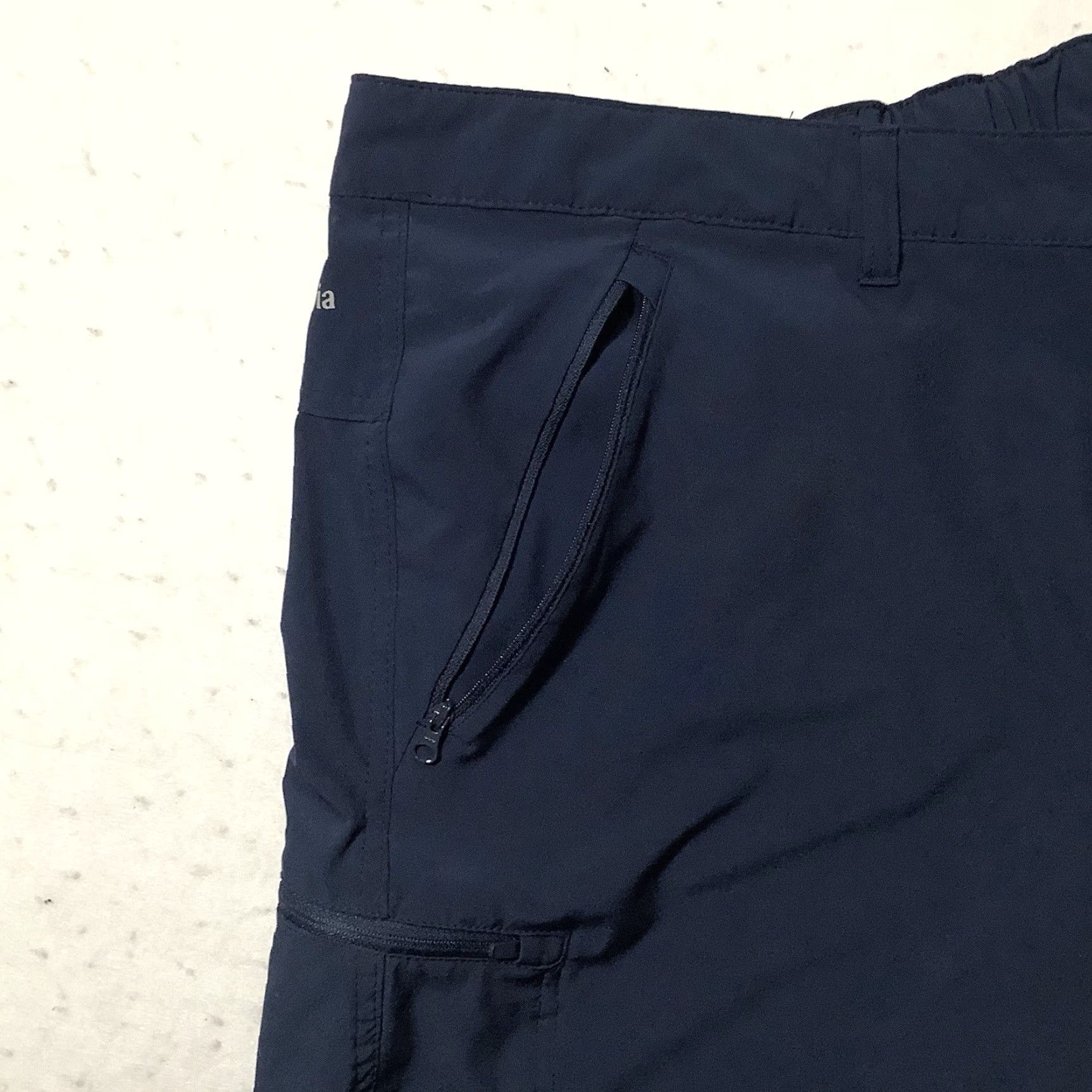 Vintage Columbia Men’s Shorts Size 38 Blue Cargo Zip Pocket Bermuda Casual Workwear Regular Inseam 9 in Polyester Spandex Logo Pocket Columbia Size US 38 / EU 54 - 3 Thumbnail