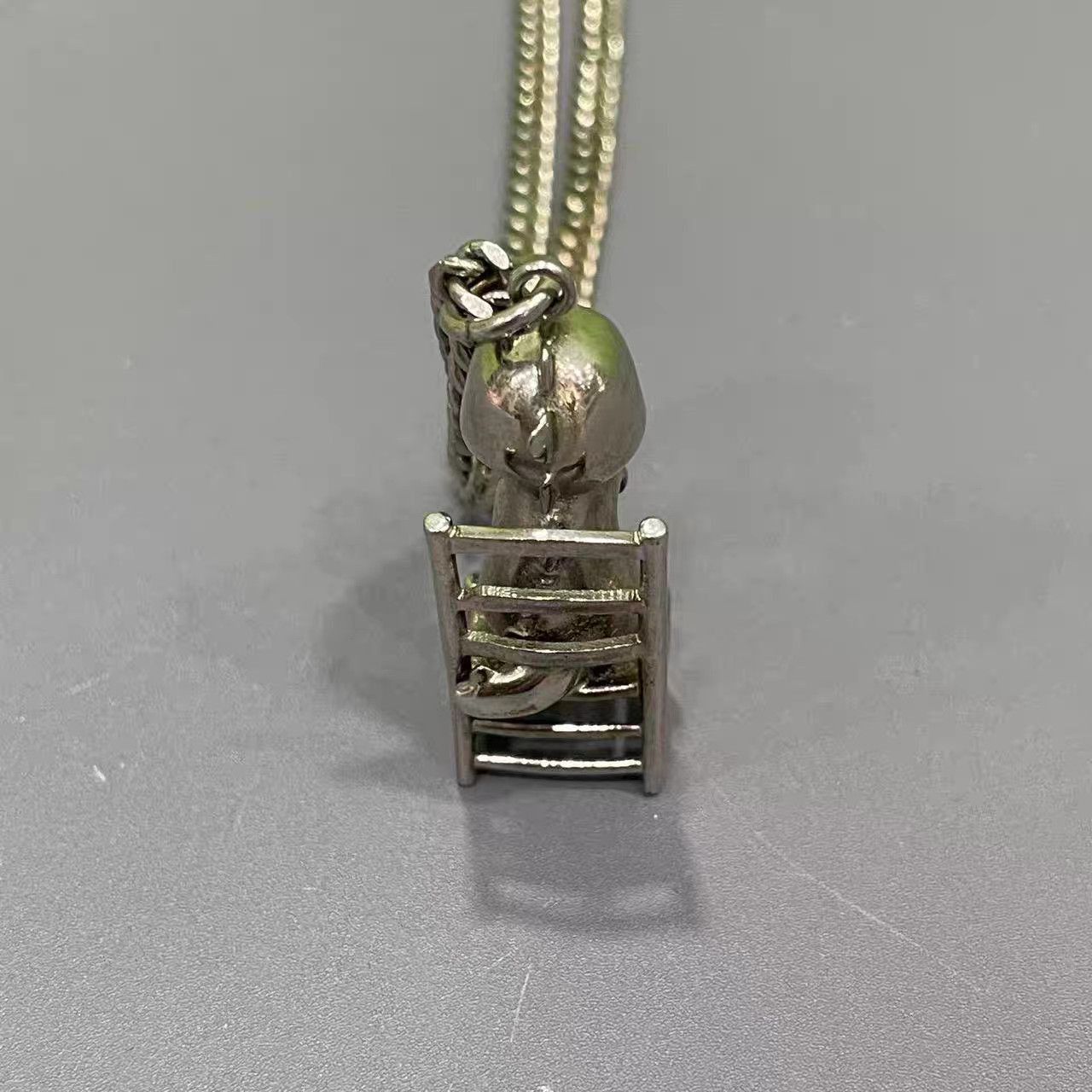 Dior Silver Pendant Necklace with Detailed Design Size ONE SIZE - 1 Thumbnail