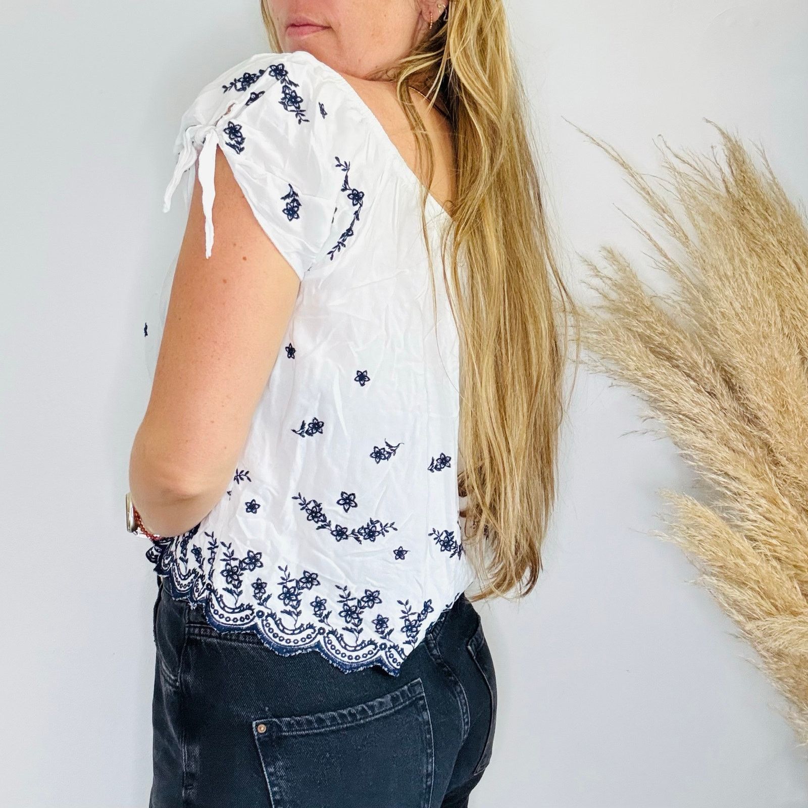 Vintage VINTAGE White Navy Blue Floral Tie Shoulder Top Shirt Blouse Size L / US 10 / IT 46 - 7 Thumbnail
