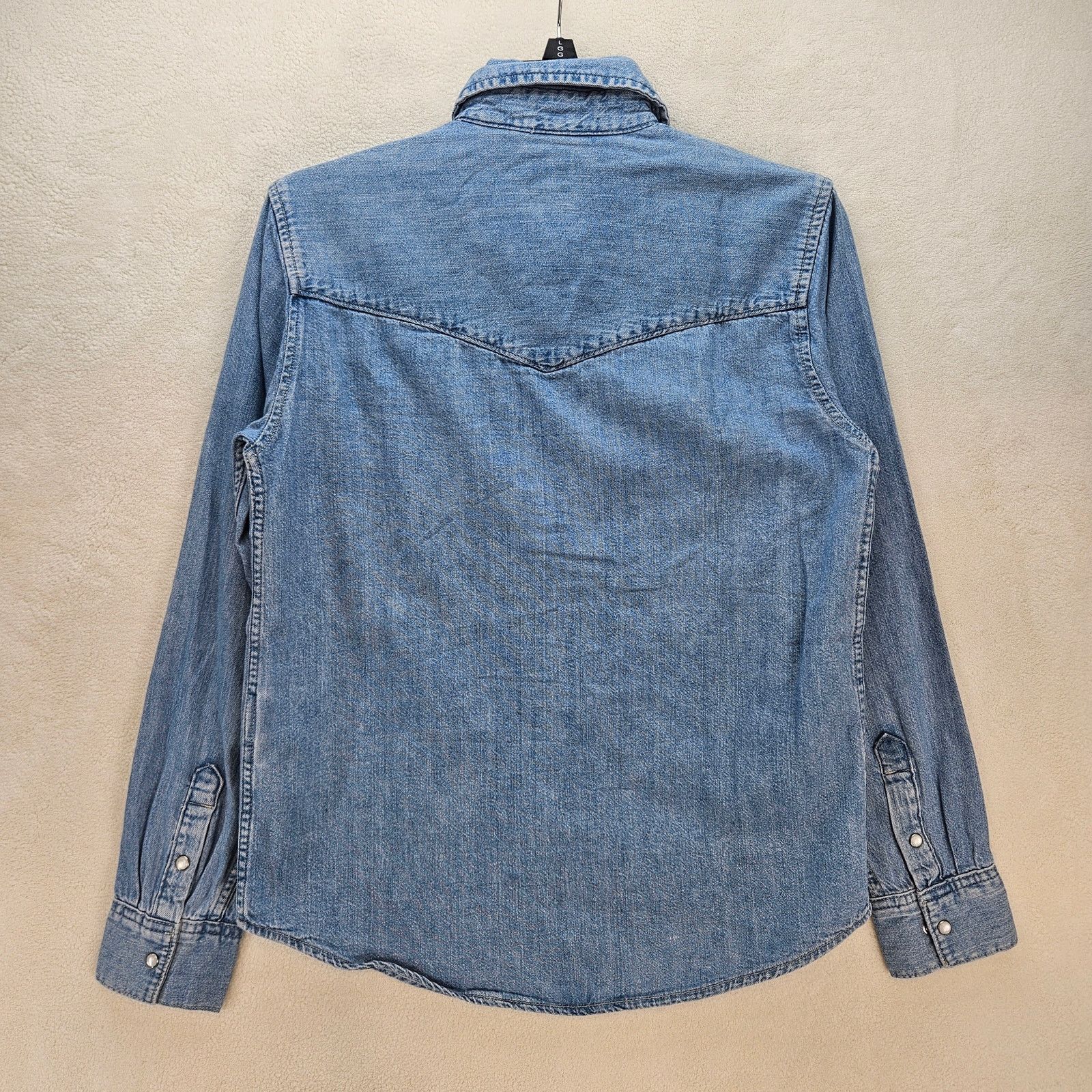 Levi's LEVI'S WOMEN'S SMALL ICONIC WESTERN DENIM SHIRT MEDIUM WASH Size S / US 4 / IT 40 - 5 Thumbnail