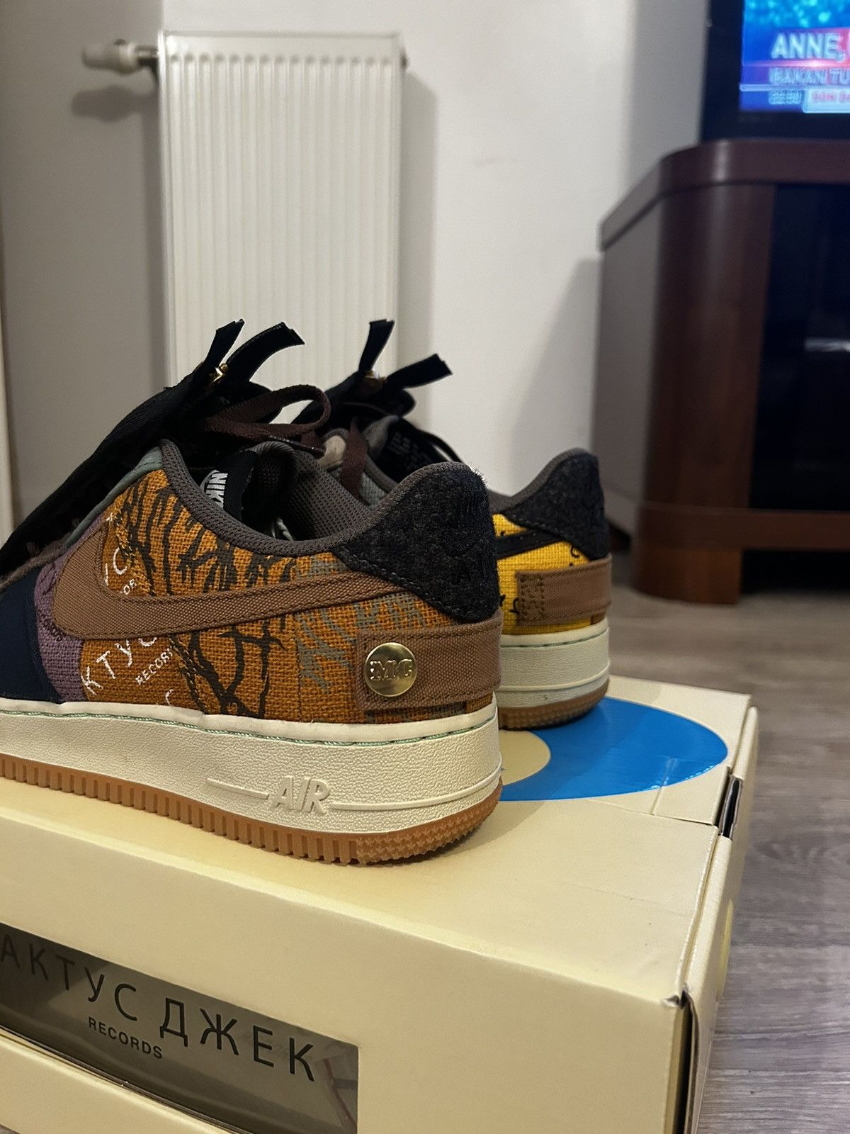 Nike × Travis Scott Air Force 1 Low/ Cactus Jack Size US 8.5 / EU 41-42 - 5 Thumbnail