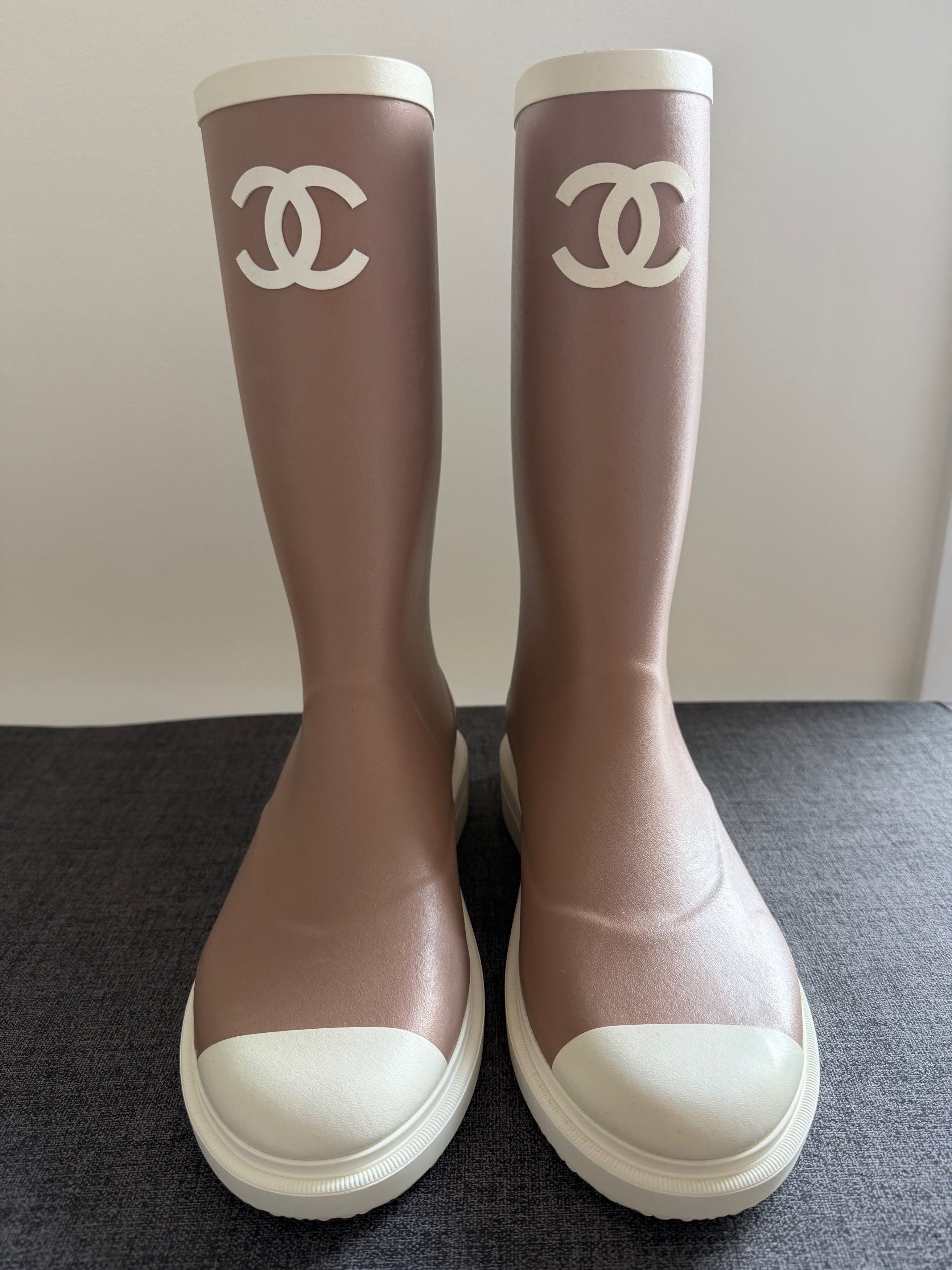 Chanel Chanel 26C White CC Logo High Pull On Rubber Rain Boots 36 Size US 6 / IT 36 - 17 Thumbnail