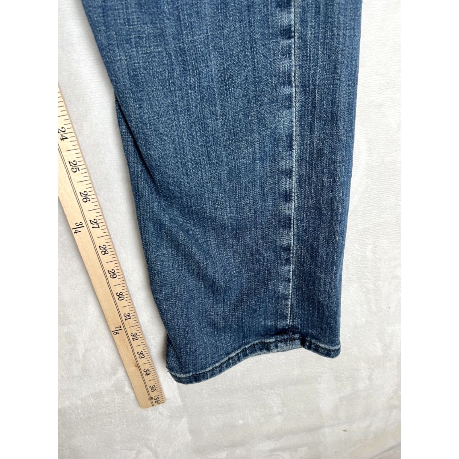 Levi's VINTAGE Levi's 514 Jeans Slim Straight Denim 34x34 Blue Men Regular 5-Pocket Inseam 30in 34 in Waist Levi's 500 Series Model Size US 29 - 4 Thumbnail