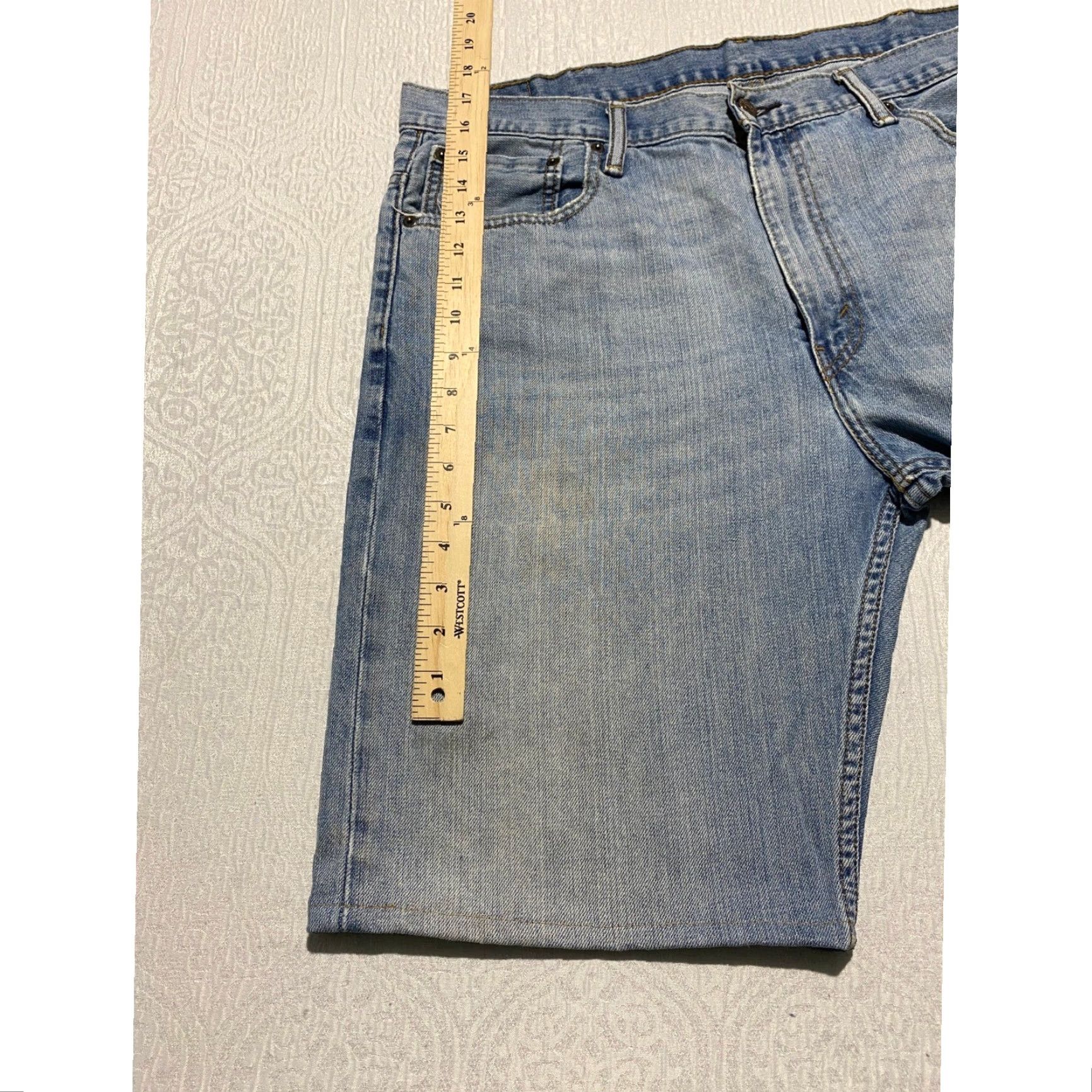 Levi's Levi's 569 Denim Shorts Men 38x11 Blue Hemmed Bermuda Casual Pockets 5-Pocket Design Light Wash Regular Fit Adult Mens Jeans Shorts Daywear Size US 38 / EU 54 - 2 Thumbnail