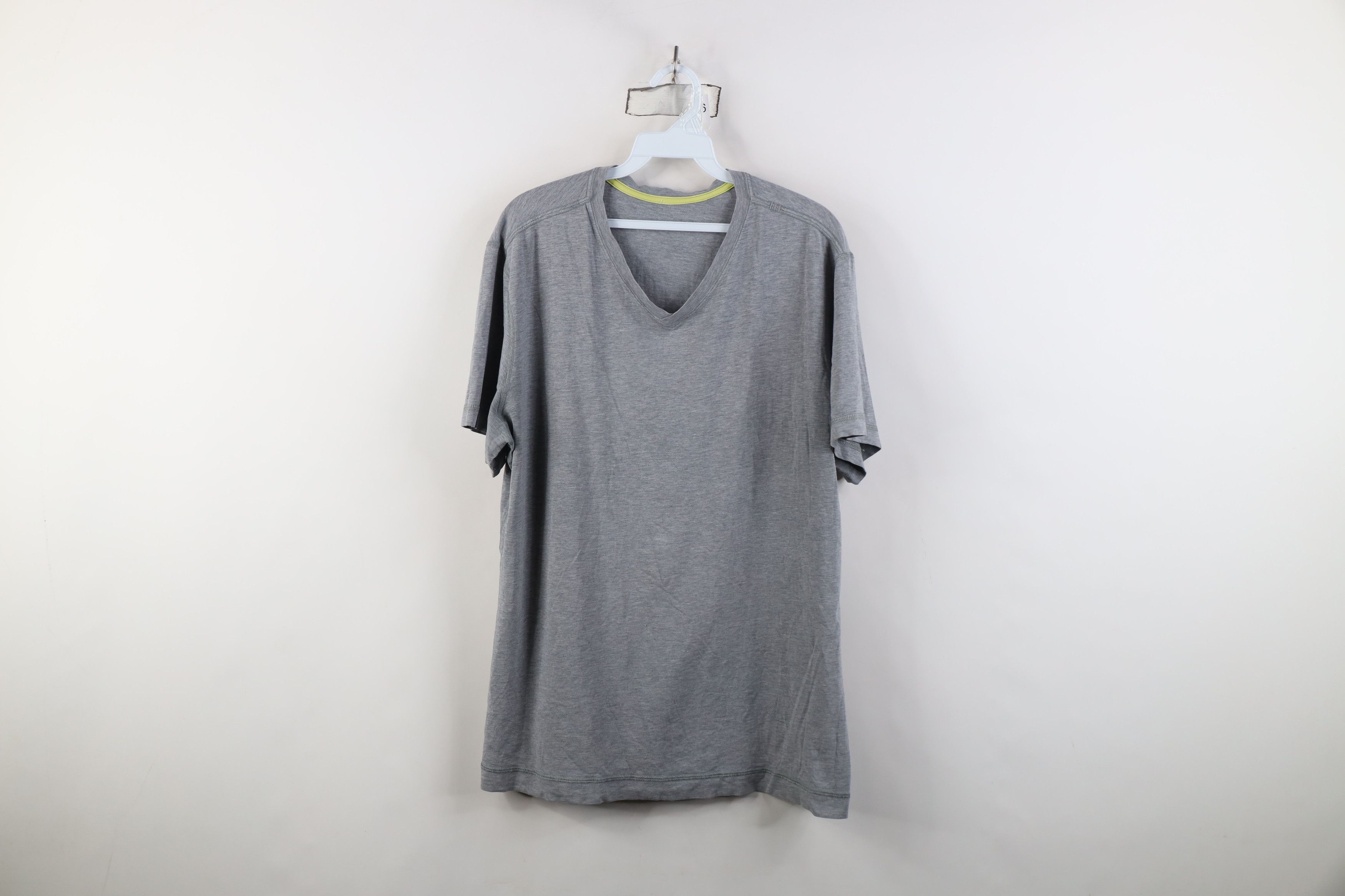 Lululemon Lululemon Running Jogging Yoga V-Neck T-Shirt Heather Gray Size US XL / EU 56 / 4 - 1 Thumbnail