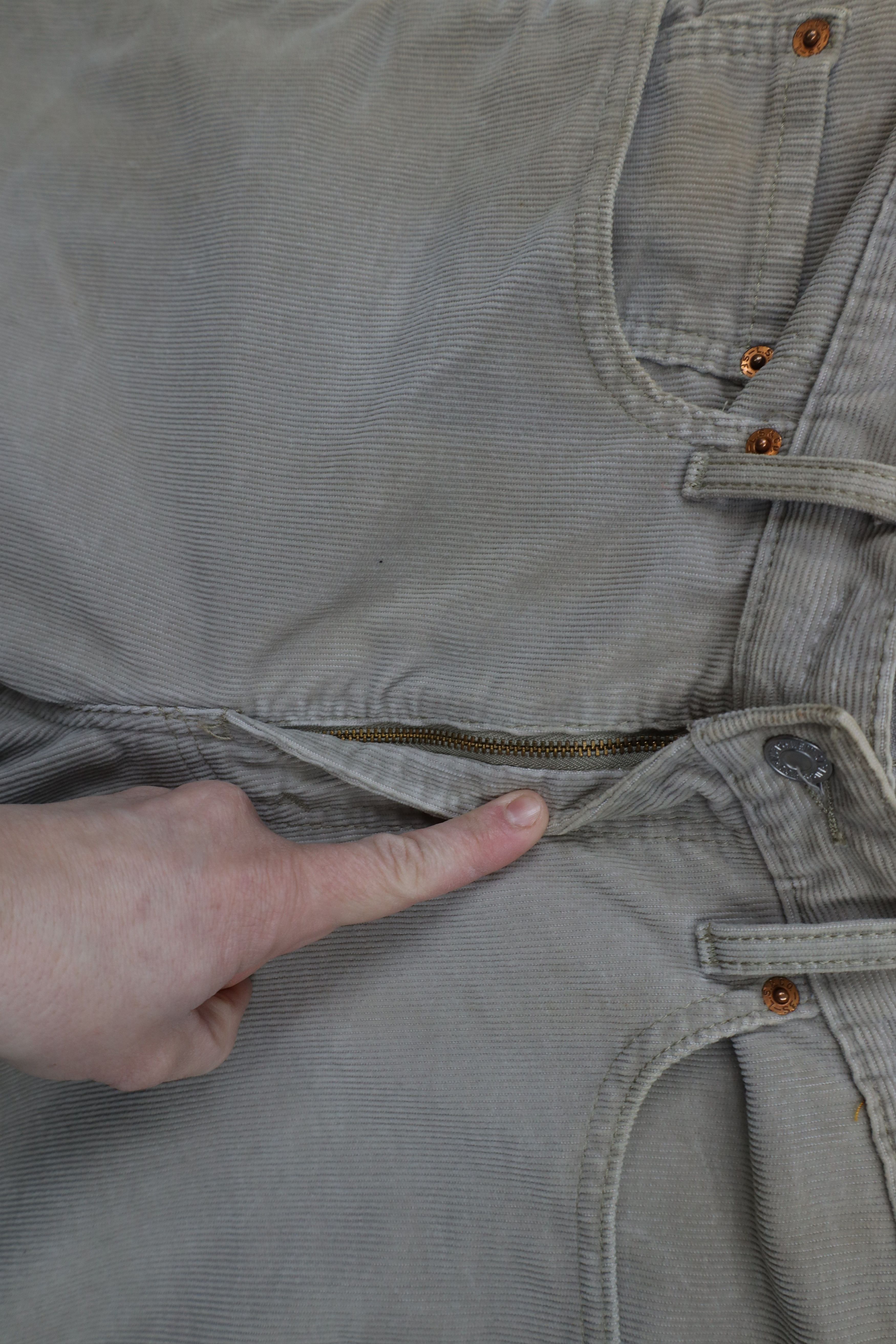 Levi's × Vintage Vintage Y2K Levis 505 Regular Fit Corduroy Chino Pants Gray Size US 31 - 8 Thumbnail
