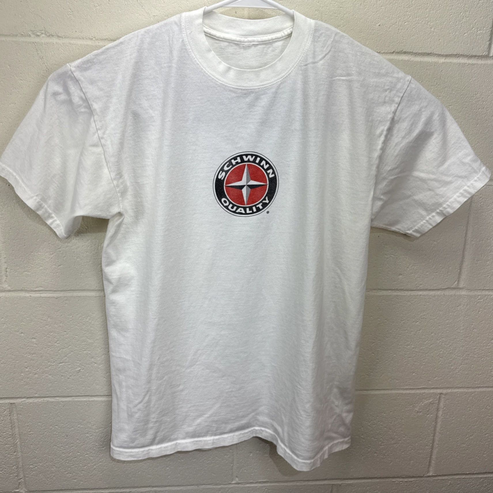 Logo 7 SCHWINN T-Shirt Adult Large White Graphic Print Cycling Logo Crew Neck Mens/Womens Size US L / EU 52-54 / 3 - 2 Thumbnail