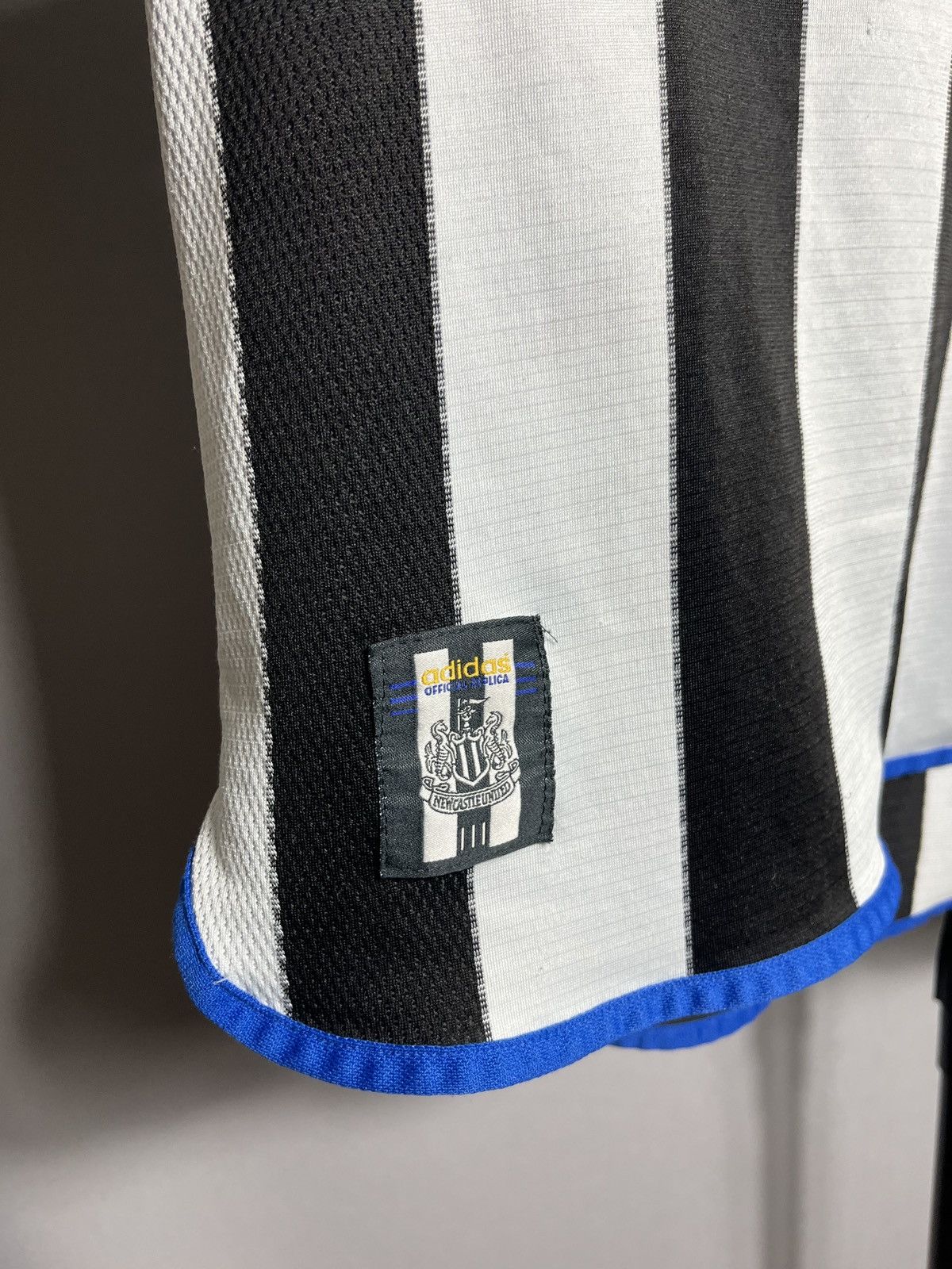 Sports Specialties Newcastle United 2000-2001 Home Adidas Football Shirt Soccer Size US L / EU 52-54 / 3 - 7 Thumbnail