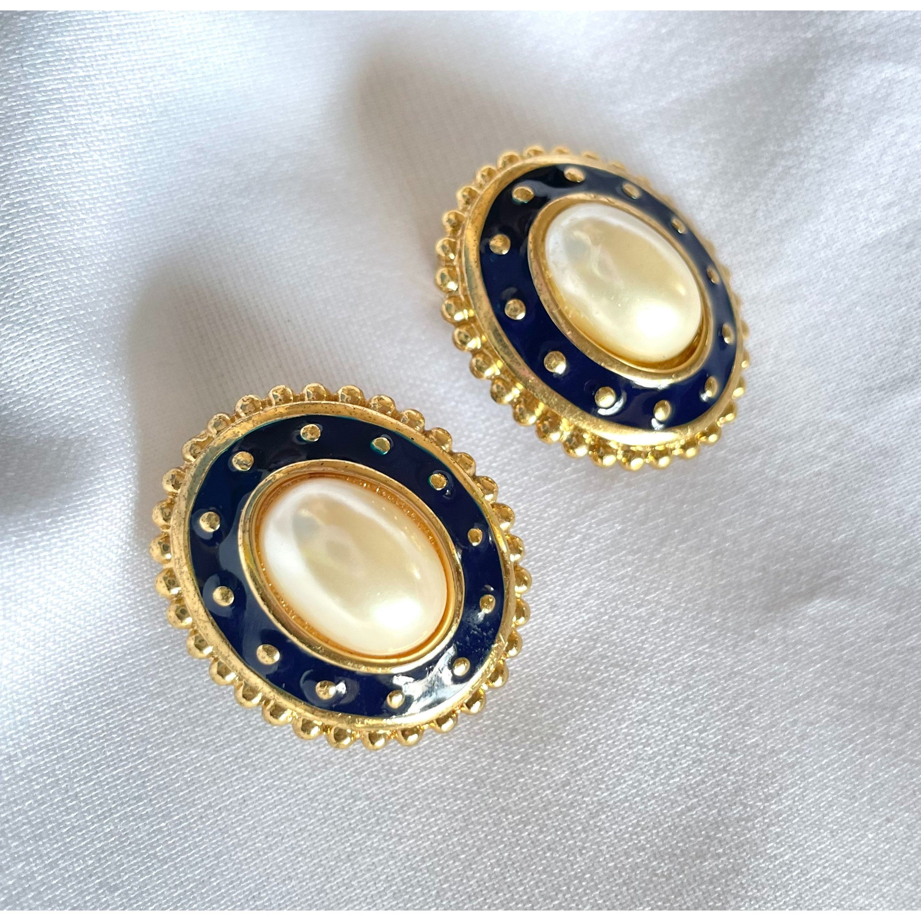 Burberry Vintage Burberry earrings, faux pearl and gold and navy tone Size ONE SIZE - 6 Thumbnail