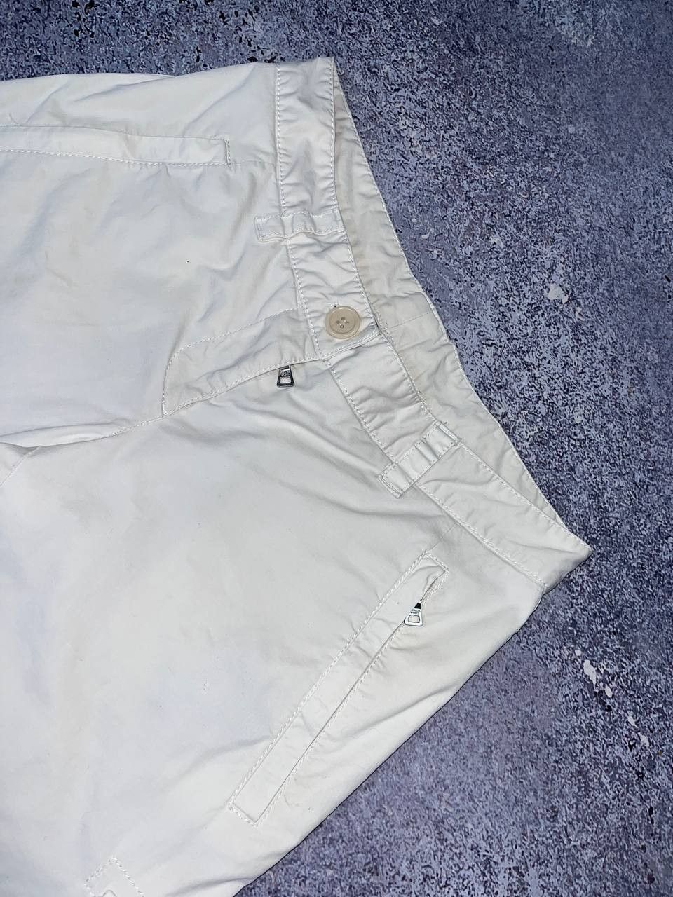Prada Luxury Summer Prada 3/4 white Cargo Pants Traingle Logo Size 28" / US 6 / IT 42 - 4 Thumbnail