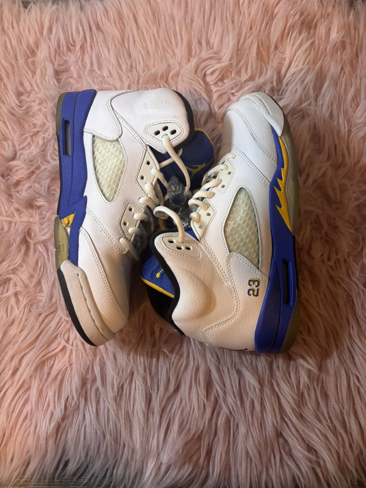 Jordan Brand Air Jordan 5 Laney 2013 Size 6.5Y White Royal Yellow Size US 6.5 / EU 39-40 - 2 Thumbnail