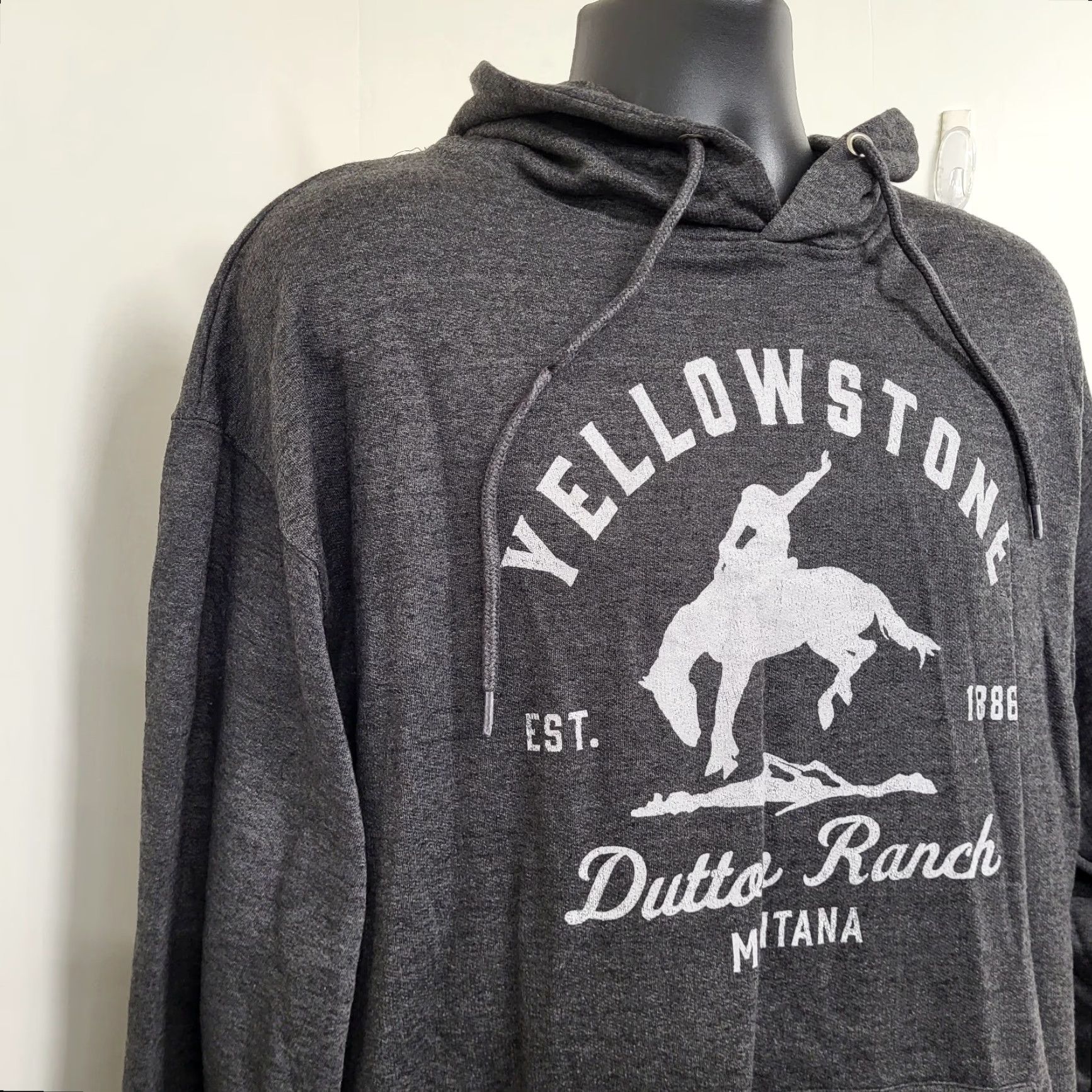 Vintage Yellowstone Hoodie Sweatshirt Mens Size M Charcoal Grey Pullover Hooded Graphic Print Pockets Logo Western Cowboy Outdoor NWT Size US M / EU 48-50 / 2 - 4 Thumbnail