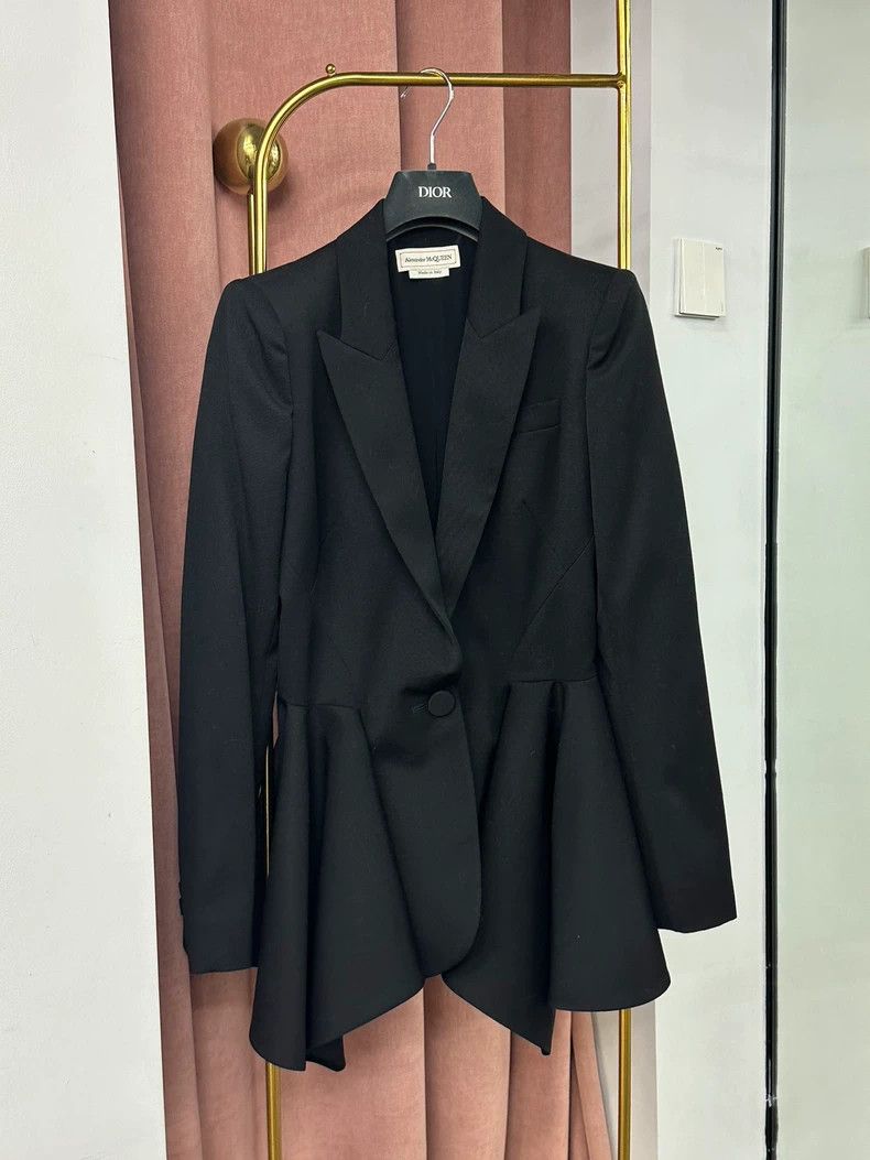 Alexander McQueen Alexander Mcqueen Black suit Size XS / US 0-2 / IT 36-38 - 1 Thumbnail