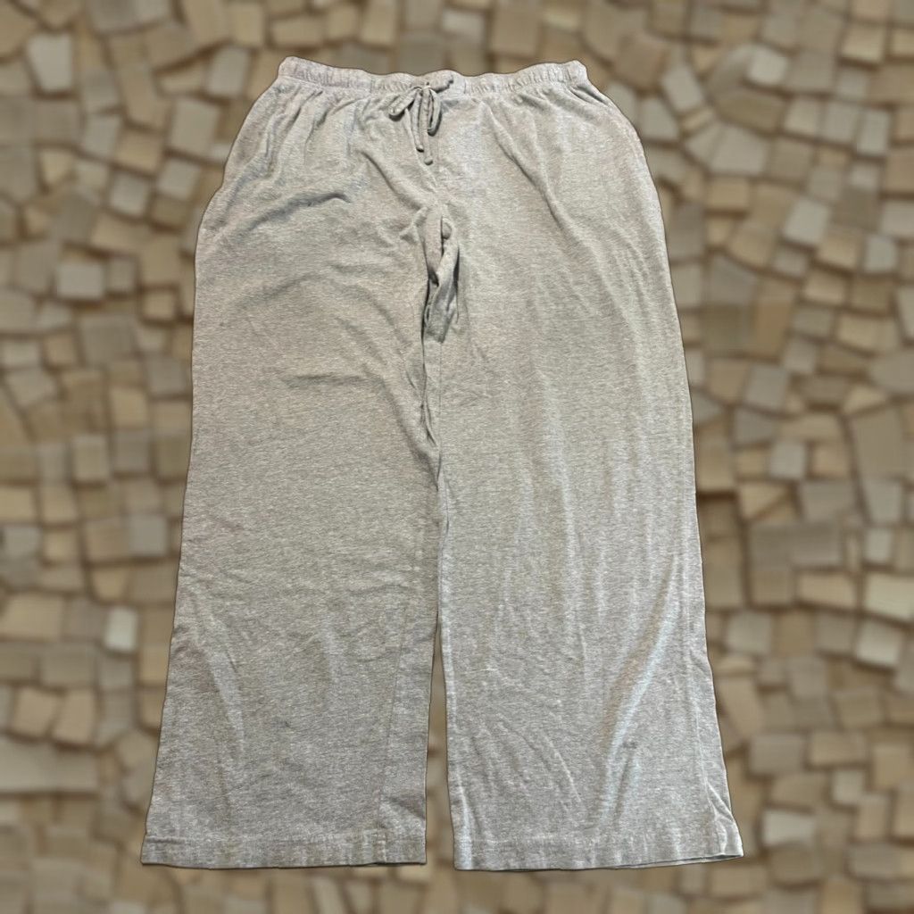 Croft & Barrow Croft & Barrow Pants Women's XL Gray Sweatpants Capri Tie Waist Casual Straight Inseam 27in Front Flat Size 40" / US 18 - 1 Thumbnail