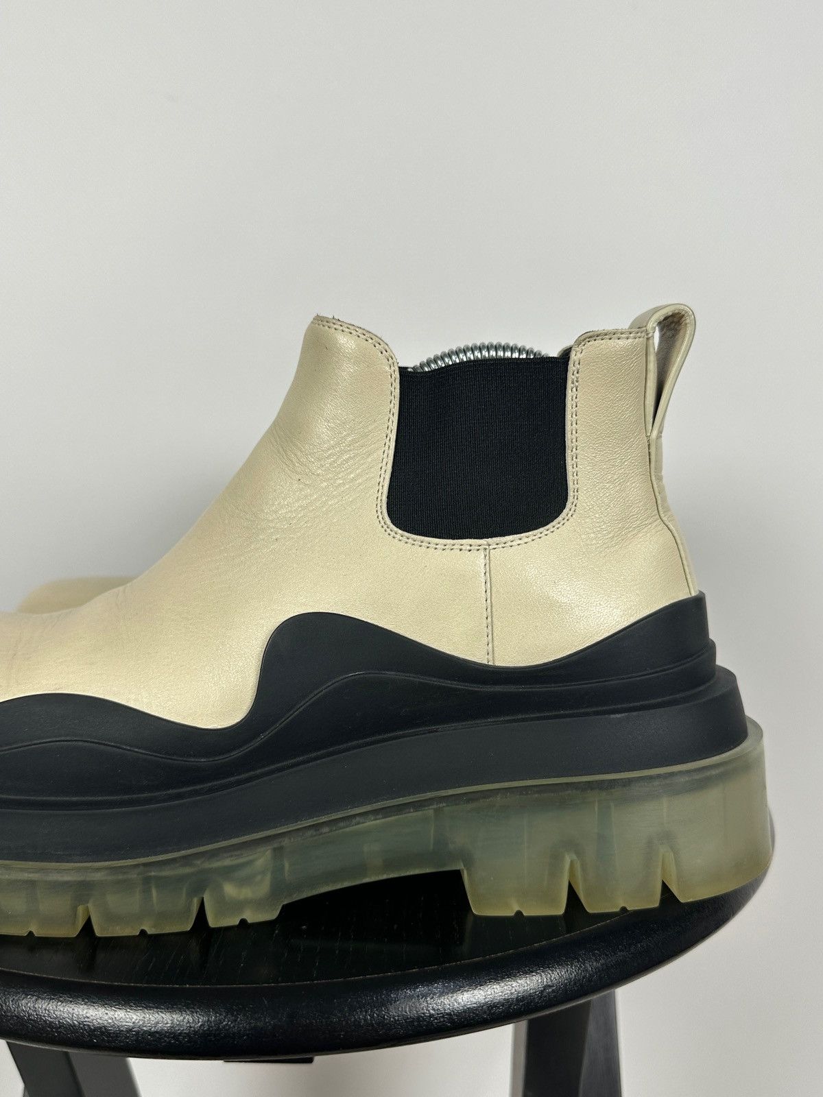 Bottega Veneta Bottega Veneta Cream Leather Ankle Chelsea Boots Size US 9.5 / IT 39.5 - 13 Thumbnail
