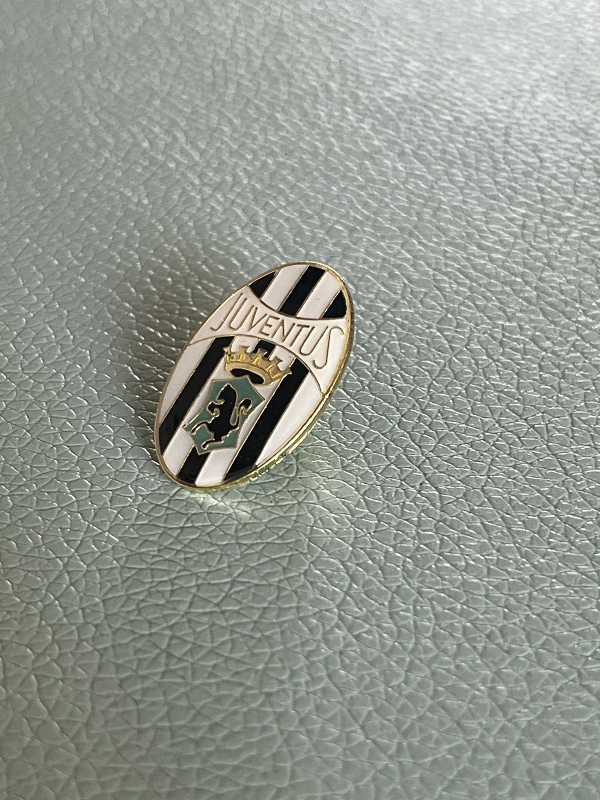 Vintage Juventus logo vintage pin Size ONE SIZE - 3 Thumbnail