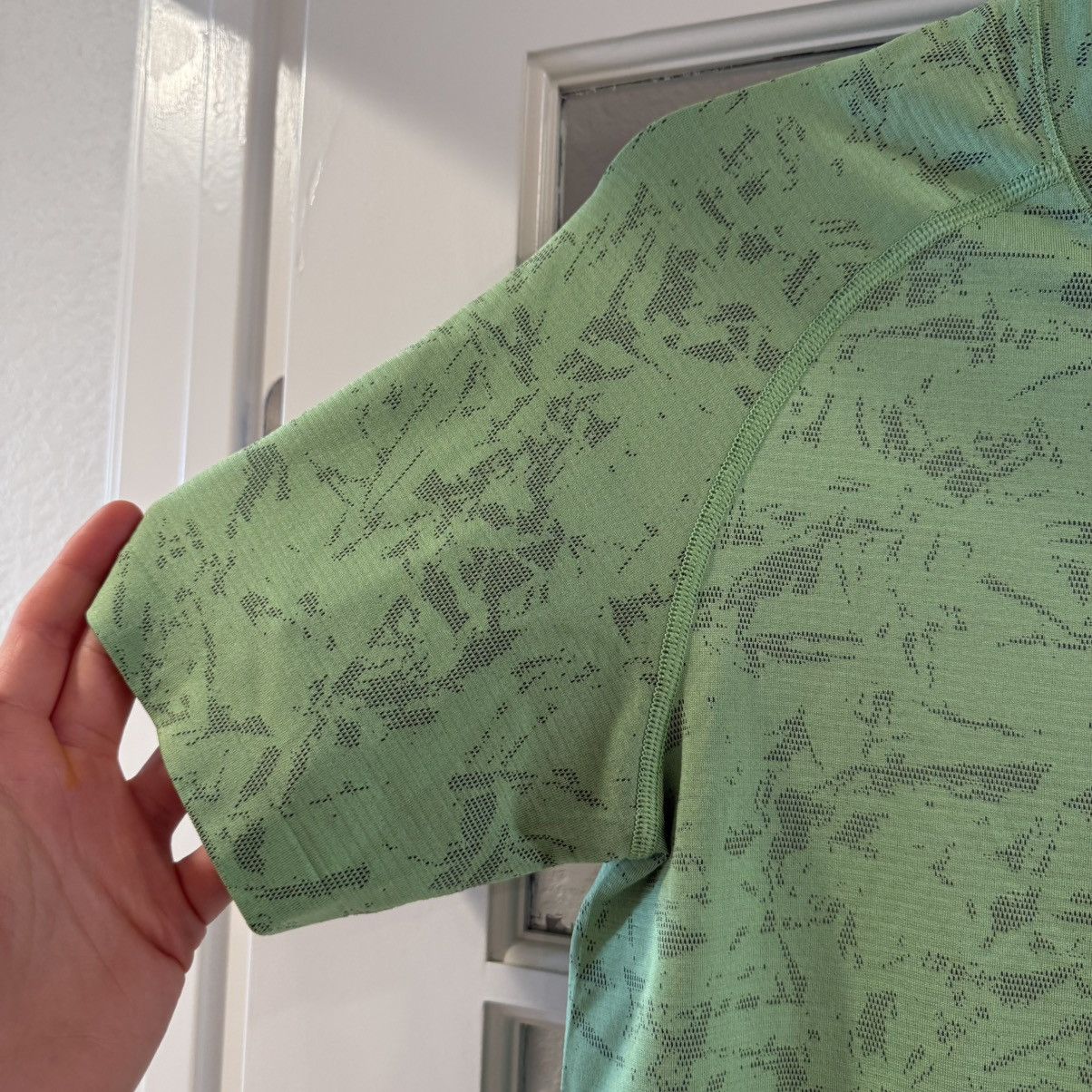 Lululemon Lululemon Metal Vent Tech 2.0 Neon Green Short Sleeve Shirt Size US XS / EU 42 / 0 - 4 Thumbnail