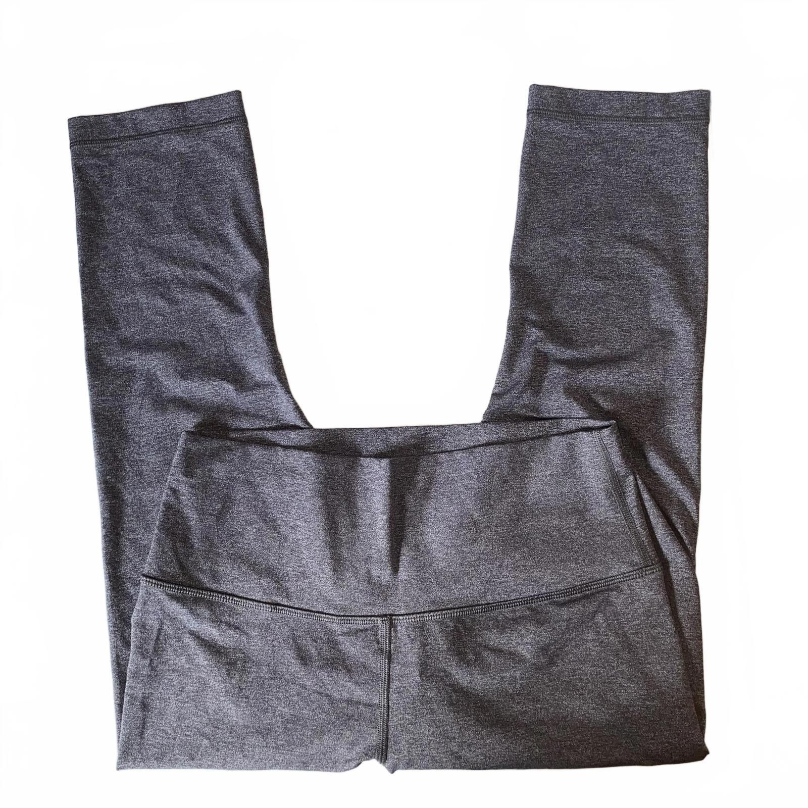Lululemon Lululemon Grey Highwaisted crop leggings 10 Size 32" / US 10 / IT 46 - 2 Thumbnail